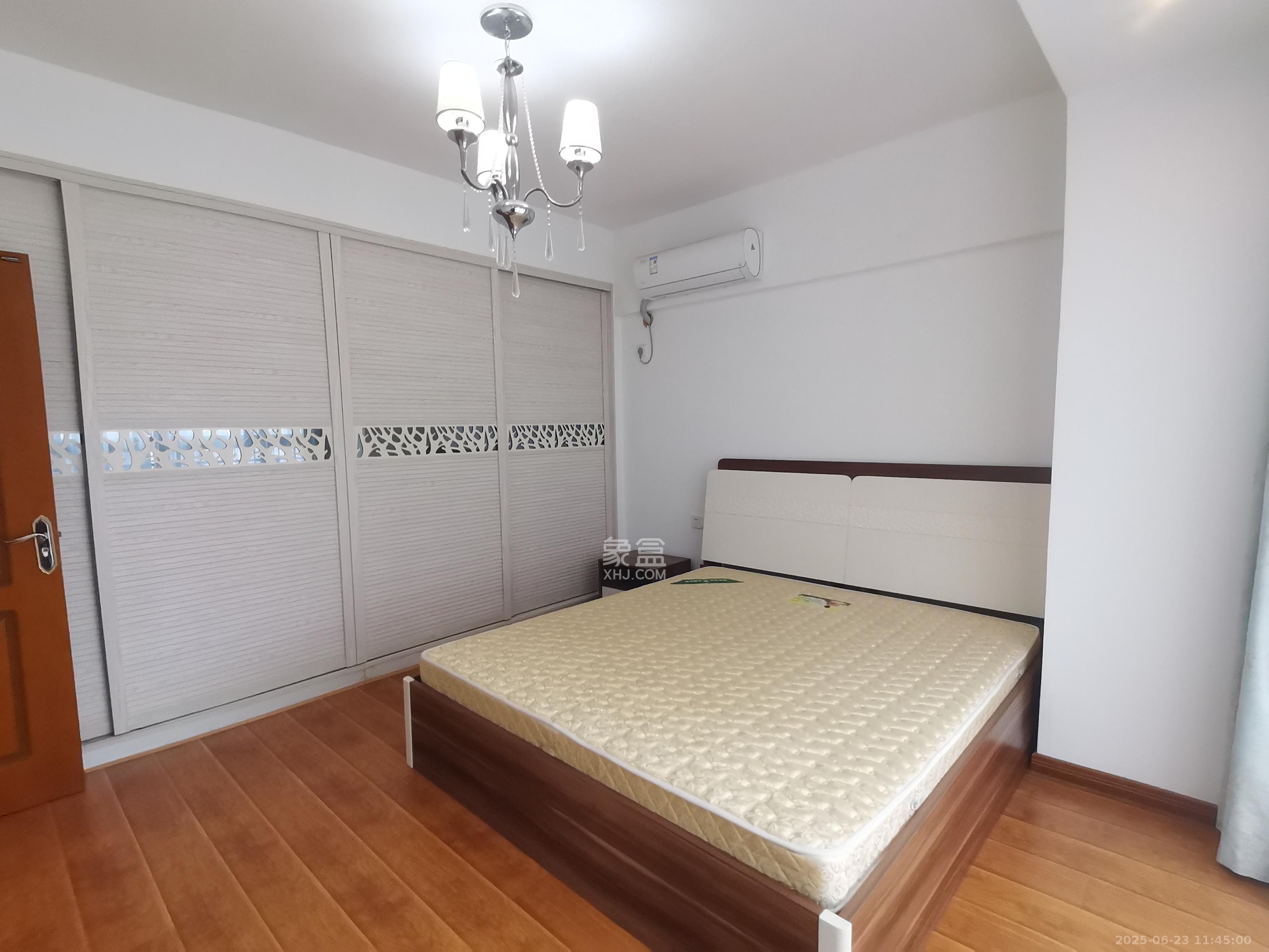 极目楚天  1室2厅1卫   2200.00元/月室内图