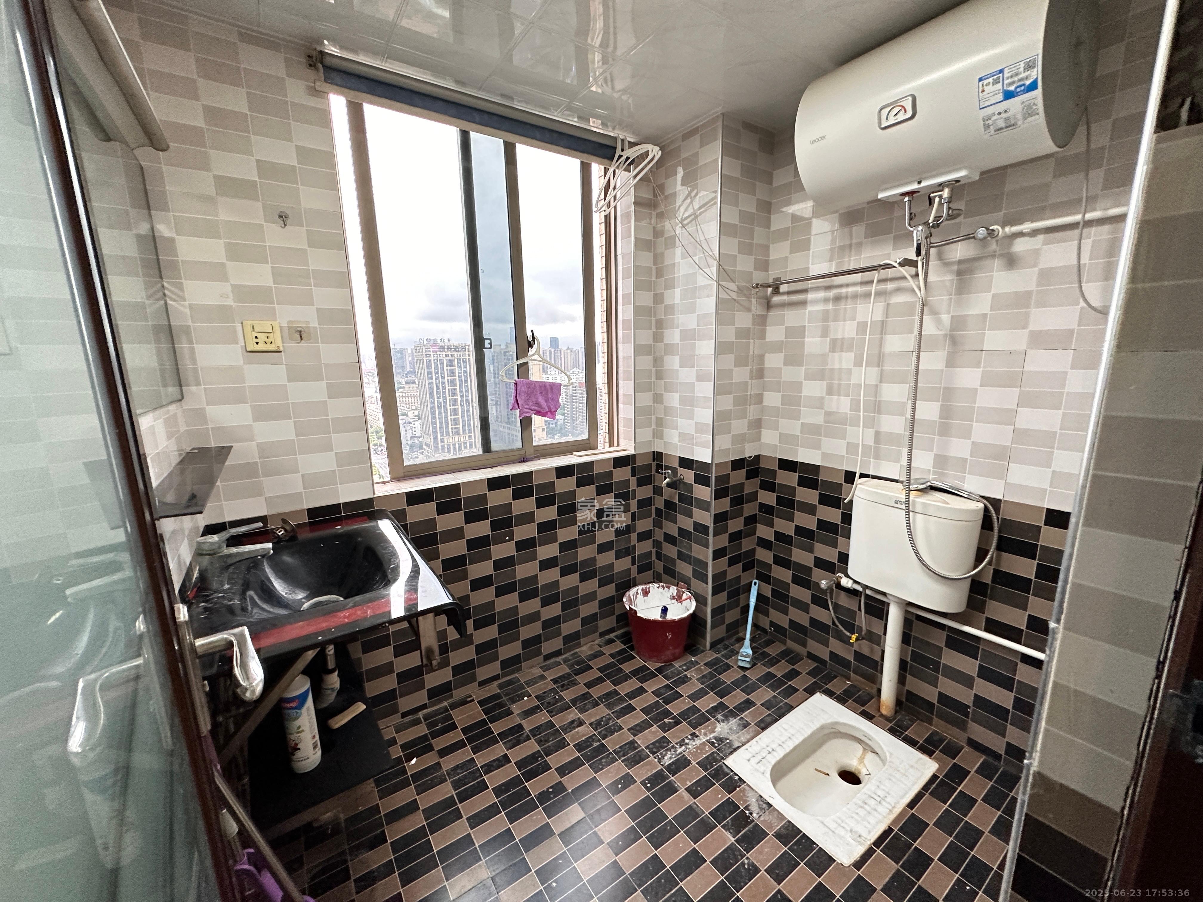 汇达国际公馆(汇达大厦) 2室2厅1卫 2133.0元/月 汇达国际公馆(汇达大厦) 2室2厅1卫 2133.0元/月室内图