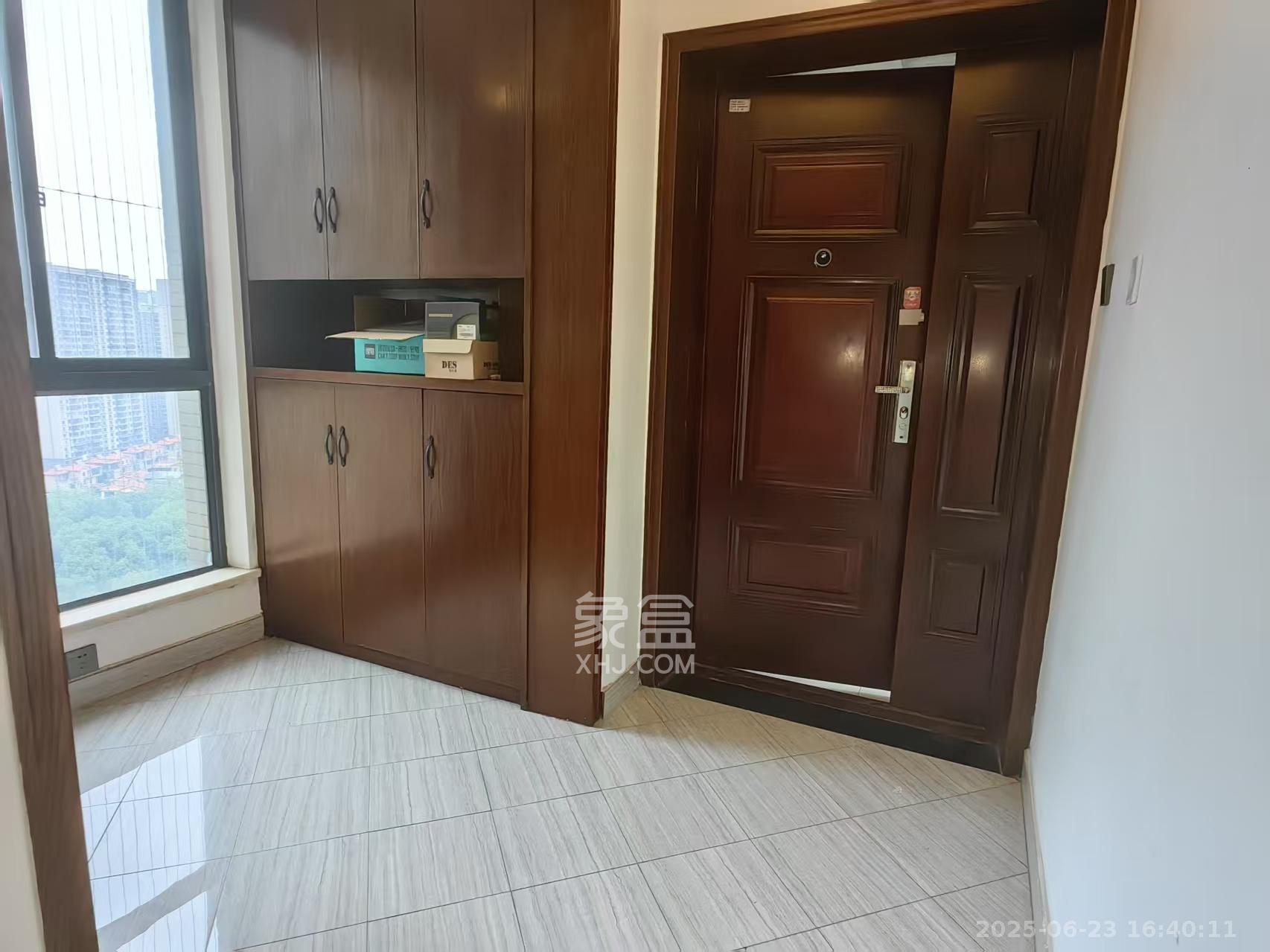 碧桂园南城首府(东宸林海)  3室2厅1卫    2500.0元/月 碧桂园南城首府(东宸林海)  3室2厅1卫    2500.0元/月室内图