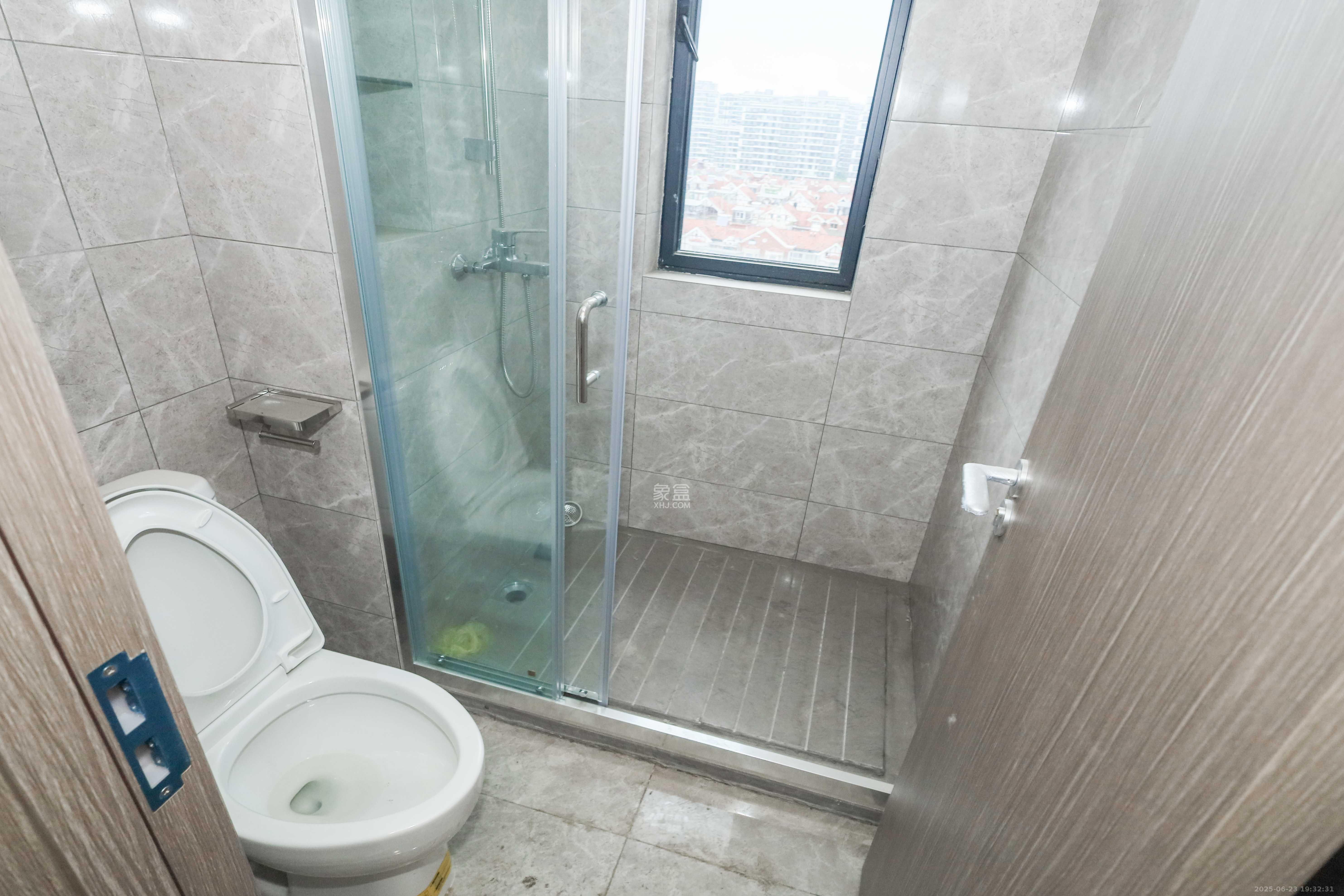 旭辉铂宸府 4室2厅2卫 149.9万 旭辉铂宸府 4室2厅2卫 149.9万卫生间