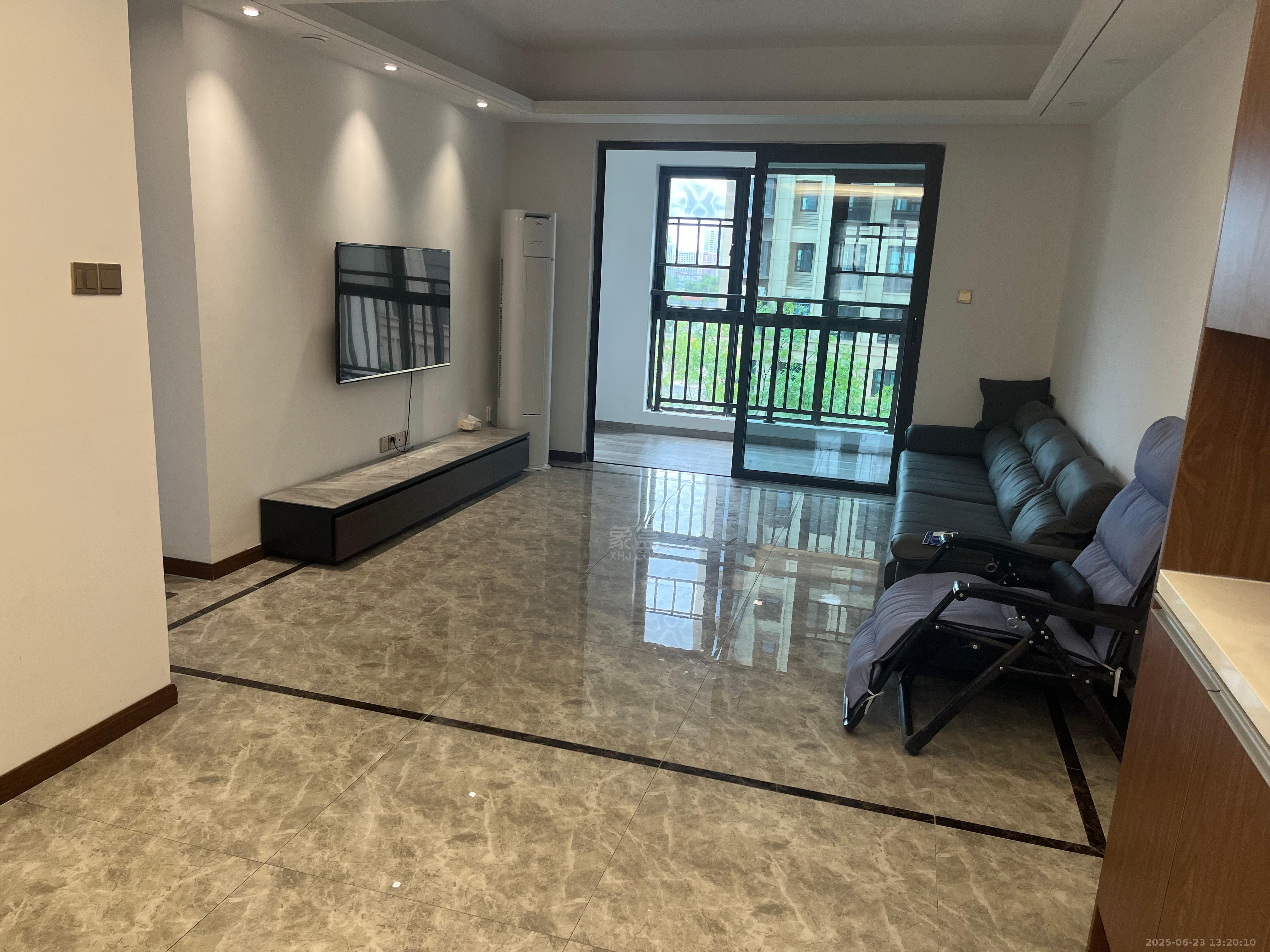 城际空间站 4室2厅2卫 2000.0元/月 城际空间站 4室2厅2卫 2000.0元/月室内图