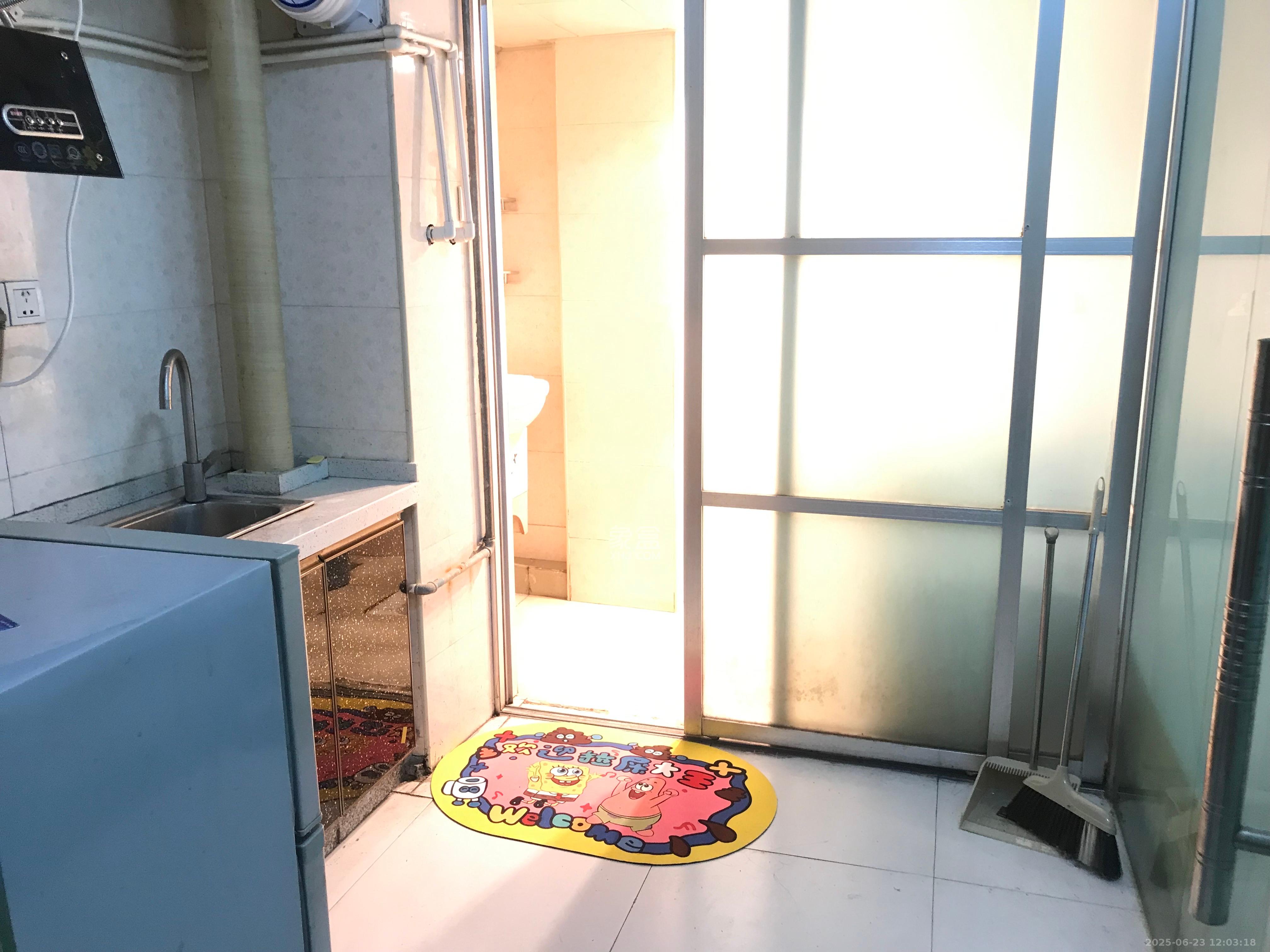 新长海广场  1室1厅1卫   1050.00元/月室内图