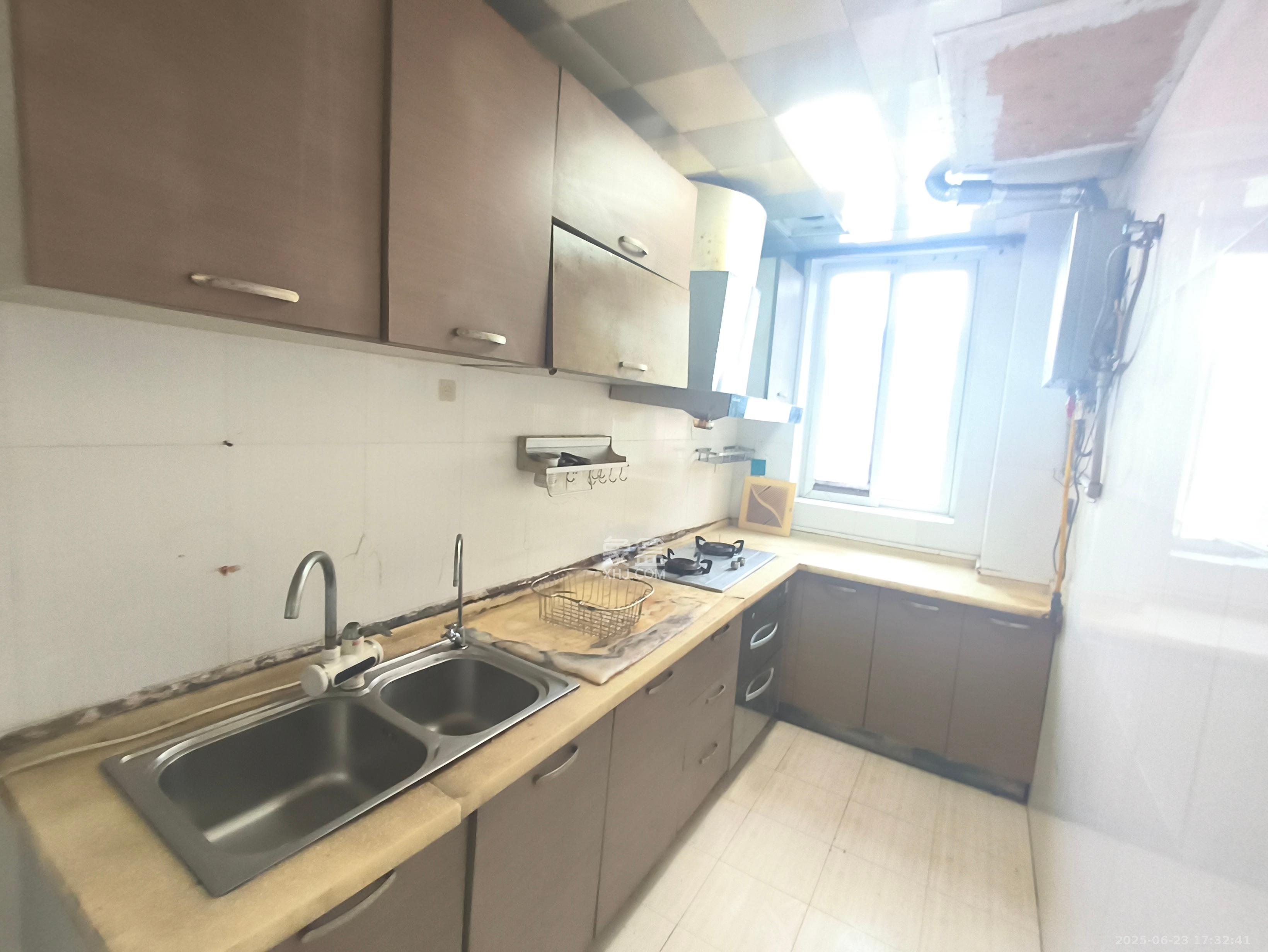 天剑社区(湖南省水利水电一公司宿舍) 3室2厅1卫 2000.0元/月 天剑社区(湖南省水利水电一公司宿舍) 3室2厅1卫 2000.0元/月室内图