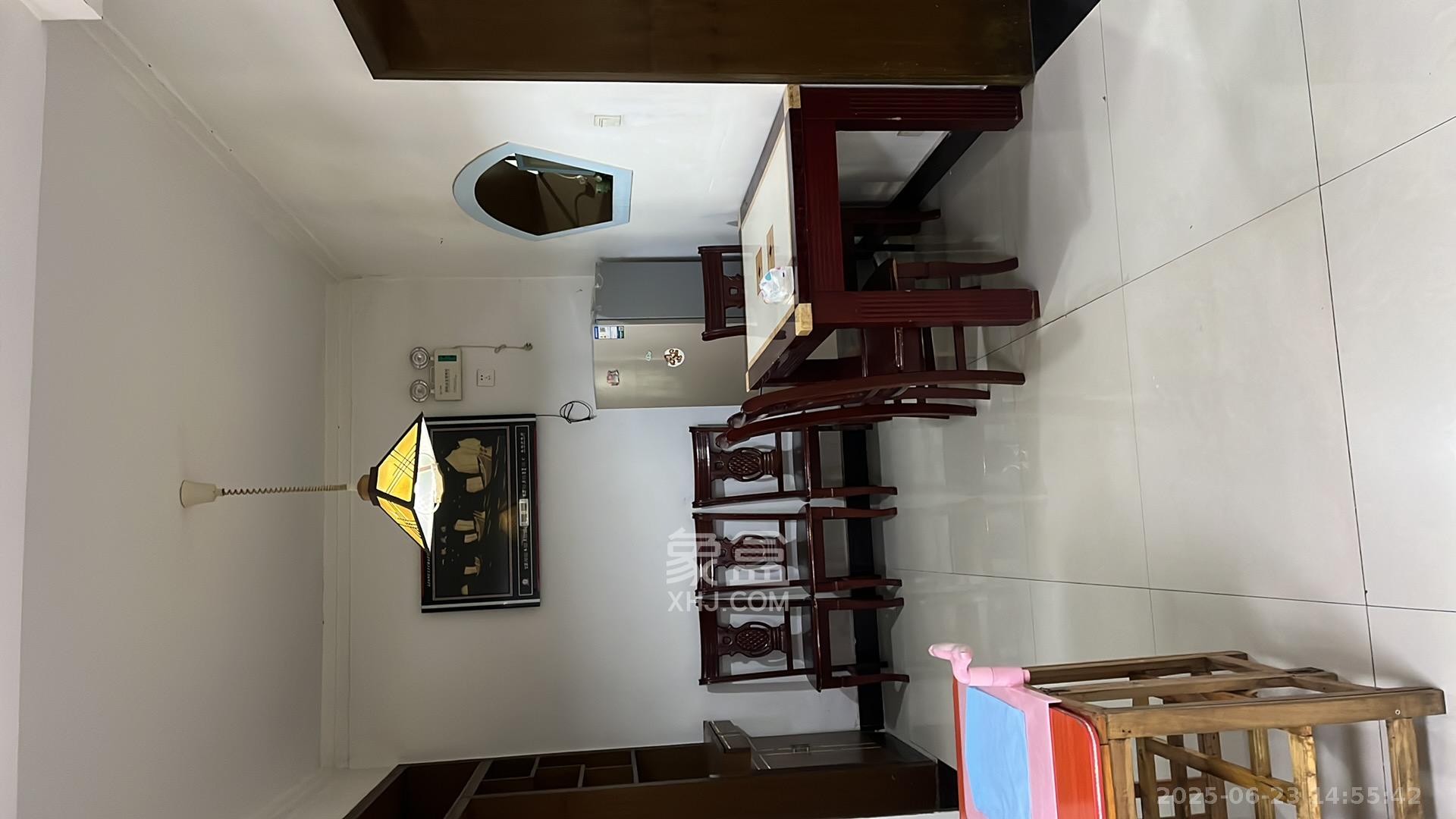 泉塘小区 1室2厅2卫 1400.0元/月 泉塘小区 1室2厅2卫 1400.0元/月室内图