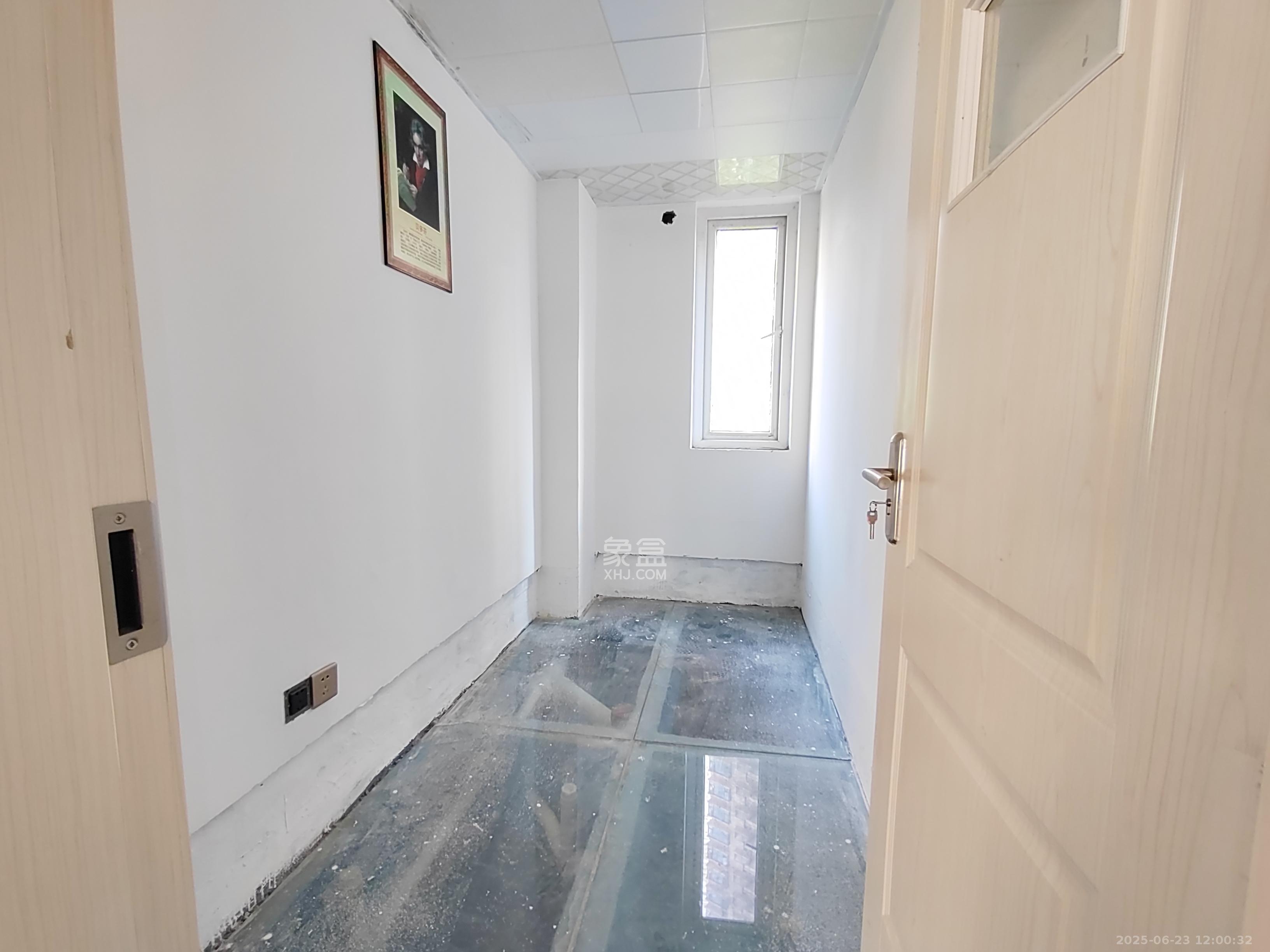 保利香槟国际 4室2厅2卫 2000.0元/月 保利香槟国际 4室2厅2卫 2000.0元/月室内图