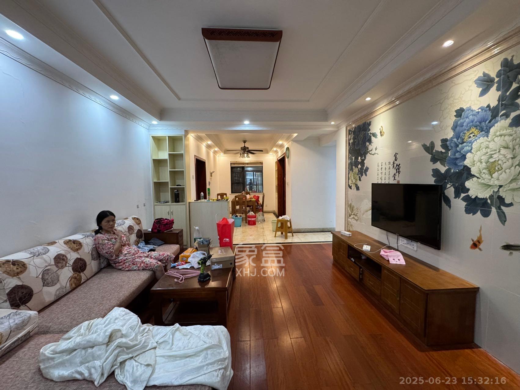 中南红领邦(红星嘉和苑) 1室2厅2卫 2500.0元/月 中南红领邦(红星嘉和苑) 1室2厅2卫 2500.0元/月室内图