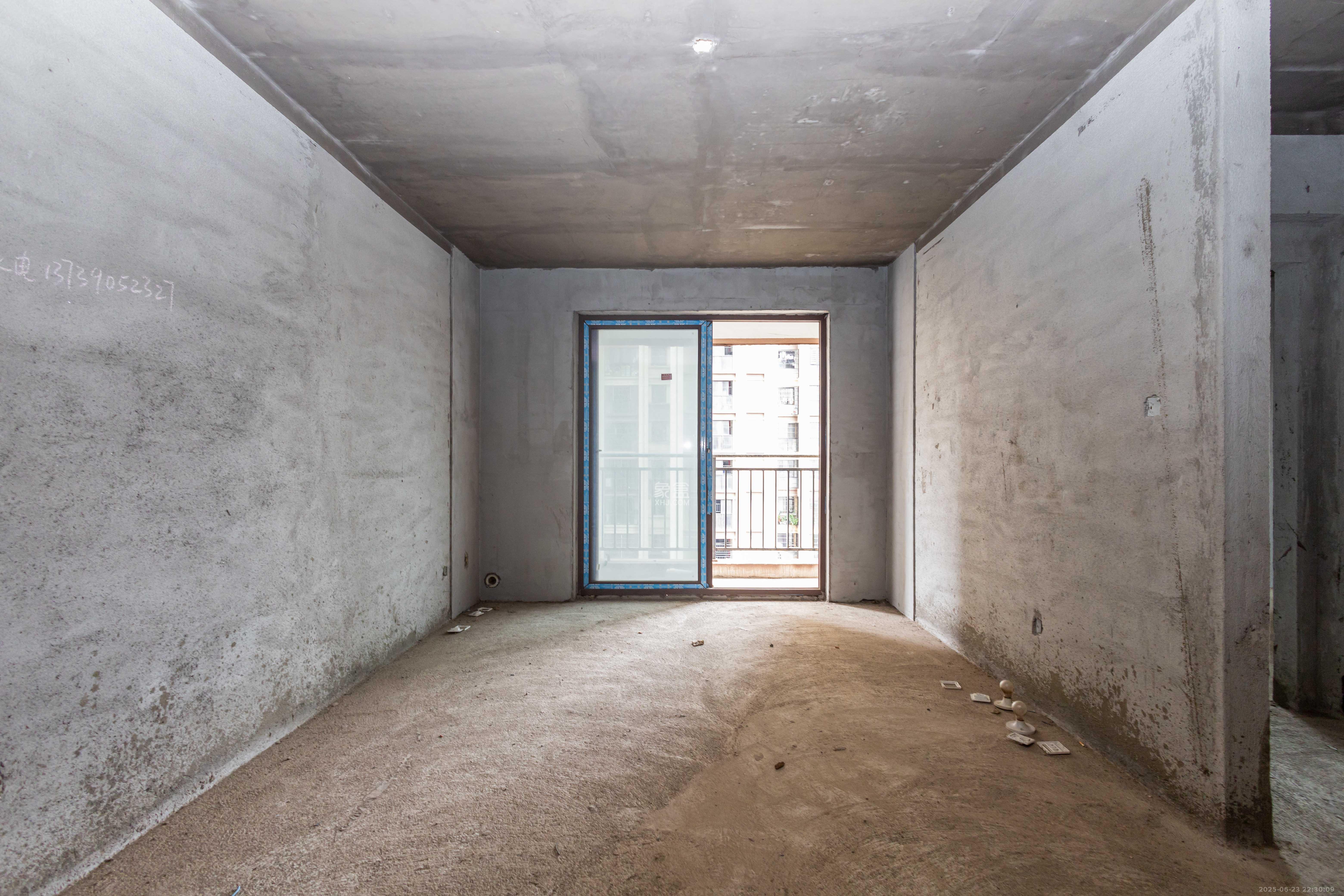 东方美地 2室2厅1卫 55.0万 东方美地 2室2厅1卫 55.0万客厅