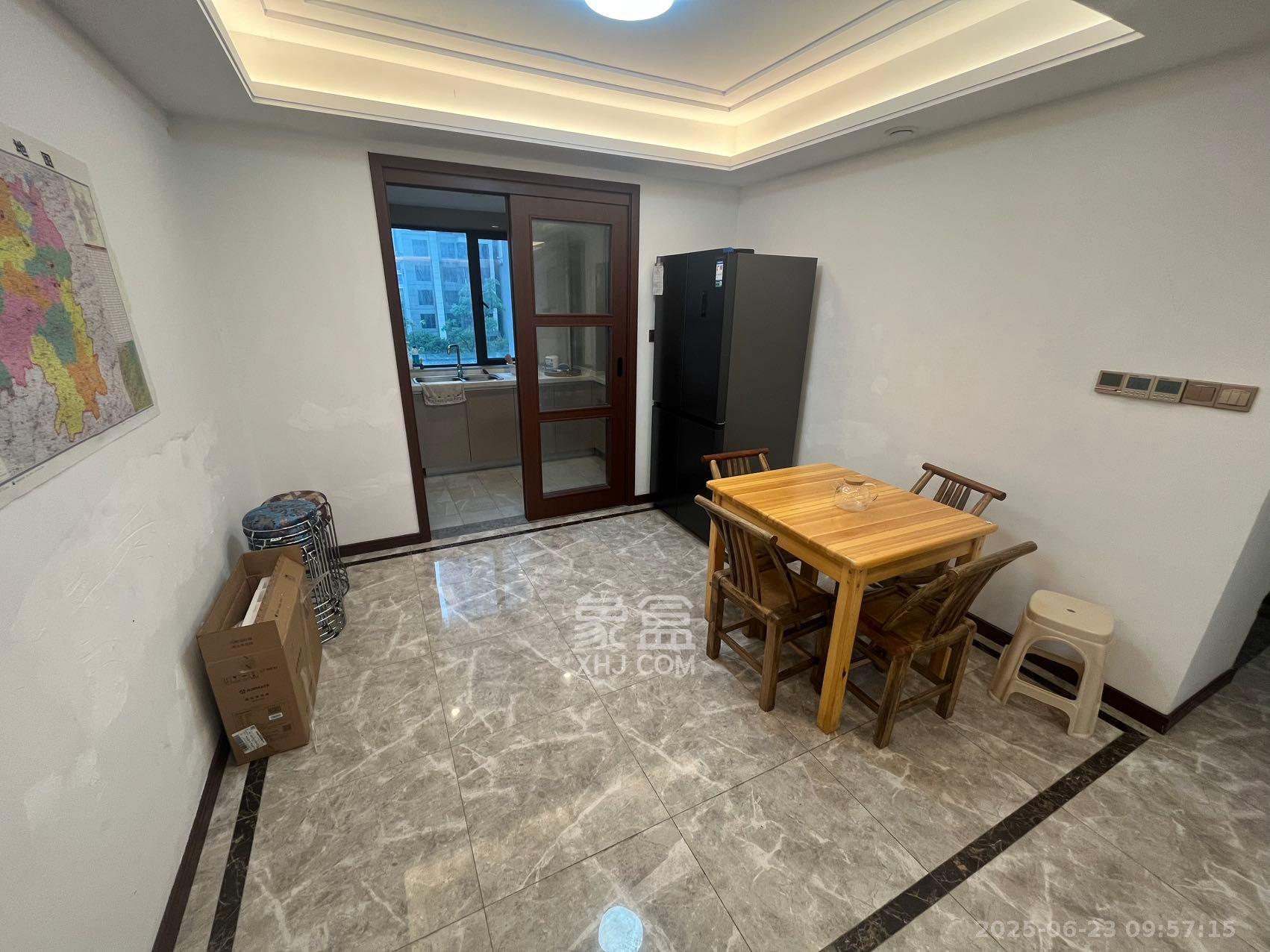 绿地长沙城际空间站(绿地新里佳苑)  5室2厅3卫    4400.0元/月 绿地长沙城际空间站(绿地新里佳苑)  5室2厅3卫    4400.0元/月室内图