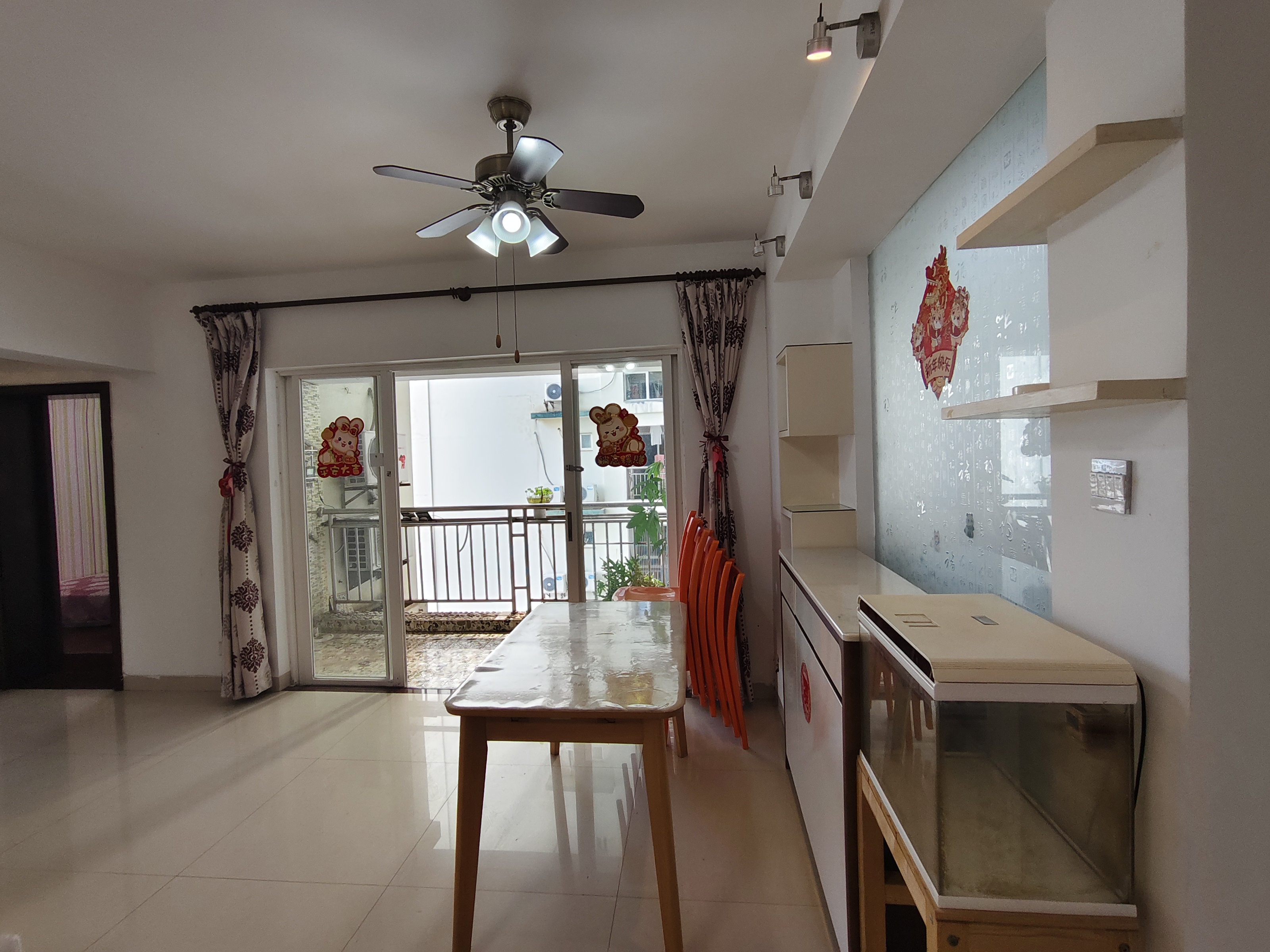 嘉华城市花园 3室1厅2卫 220.0万 嘉华城市花园 3室1厅2卫 220.0万客厅