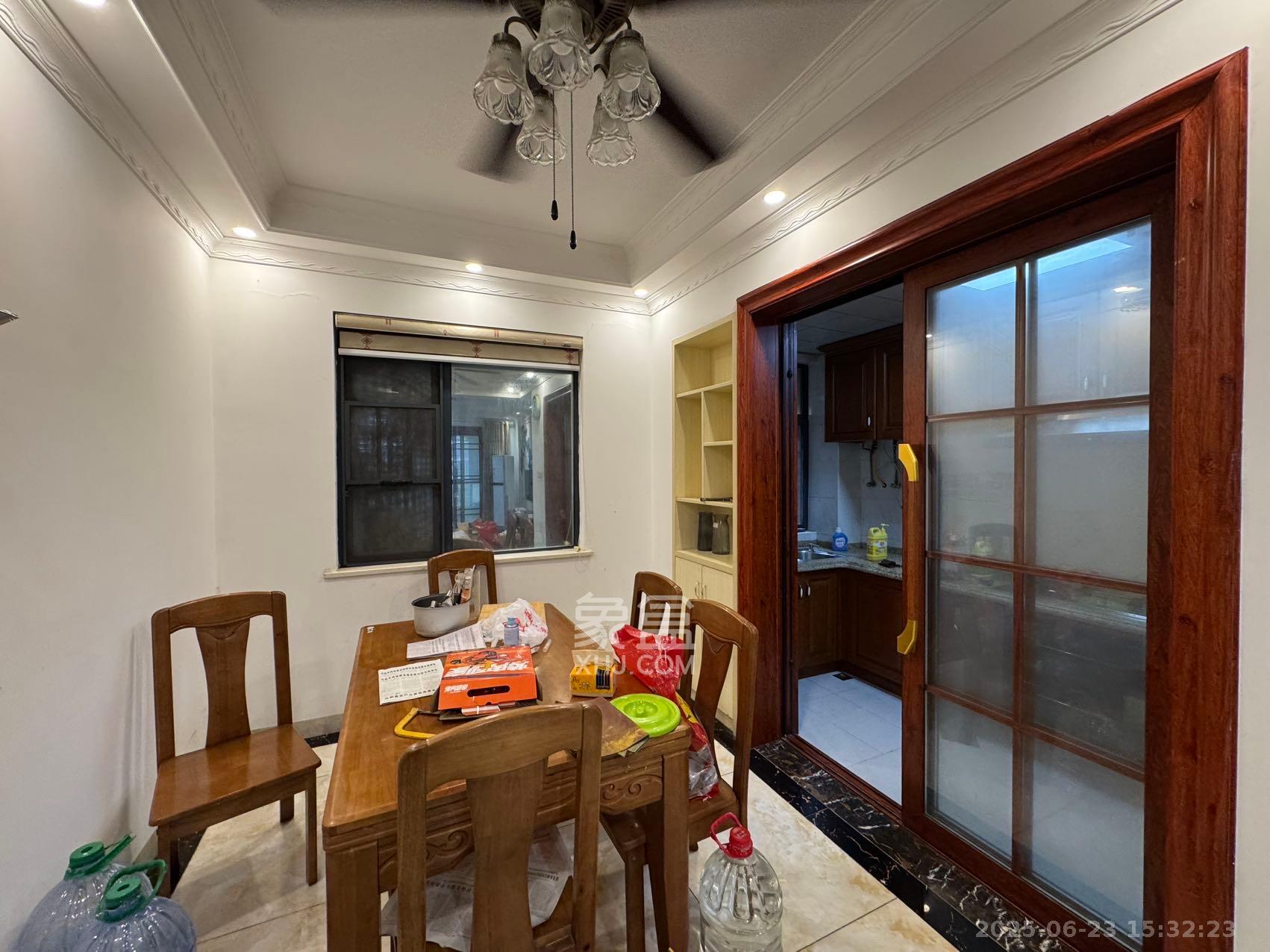 中南红领邦(红星嘉和苑) 1室2厅2卫 2500.0元/月 中南红领邦(红星嘉和苑) 1室2厅2卫 2500.0元/月室内图