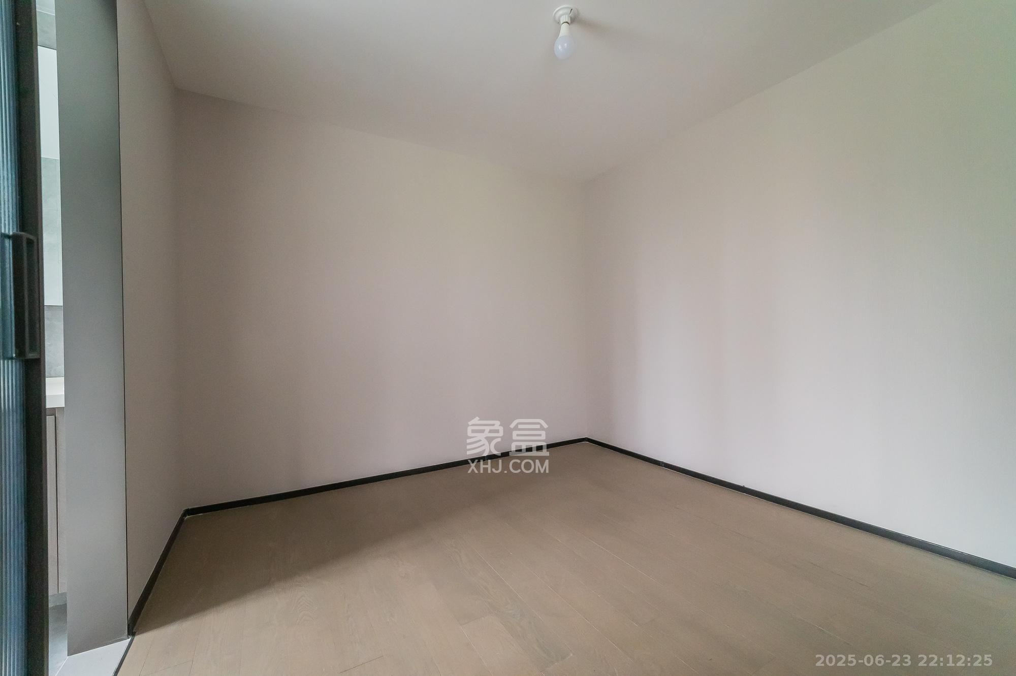 万科松湖天地 4室2厅3卫 249.0万 万科松湖天地 4室2厅3卫 249.0万卧室