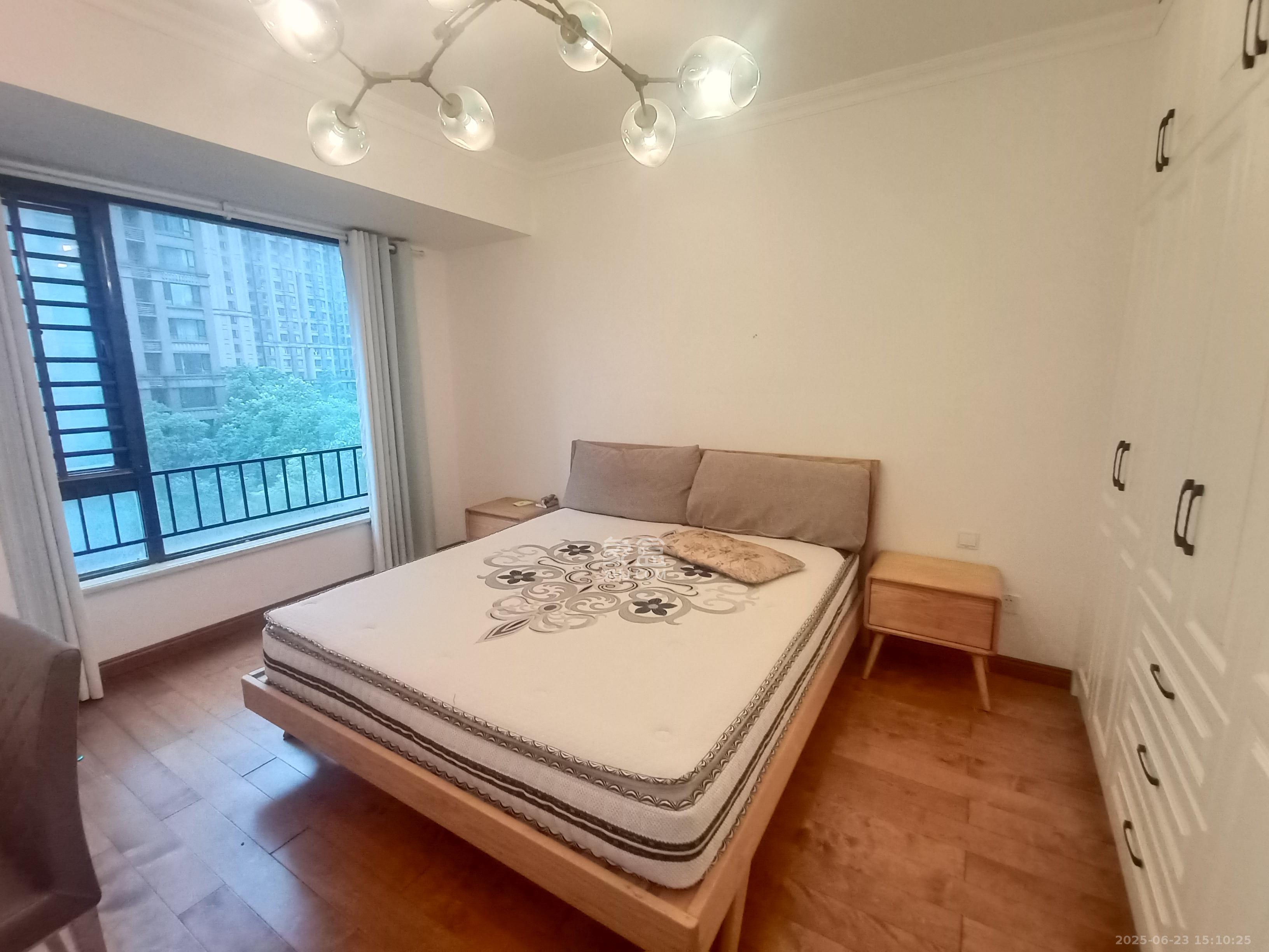 中海国际一期  4室2厅2卫    2500.0元/月室内图