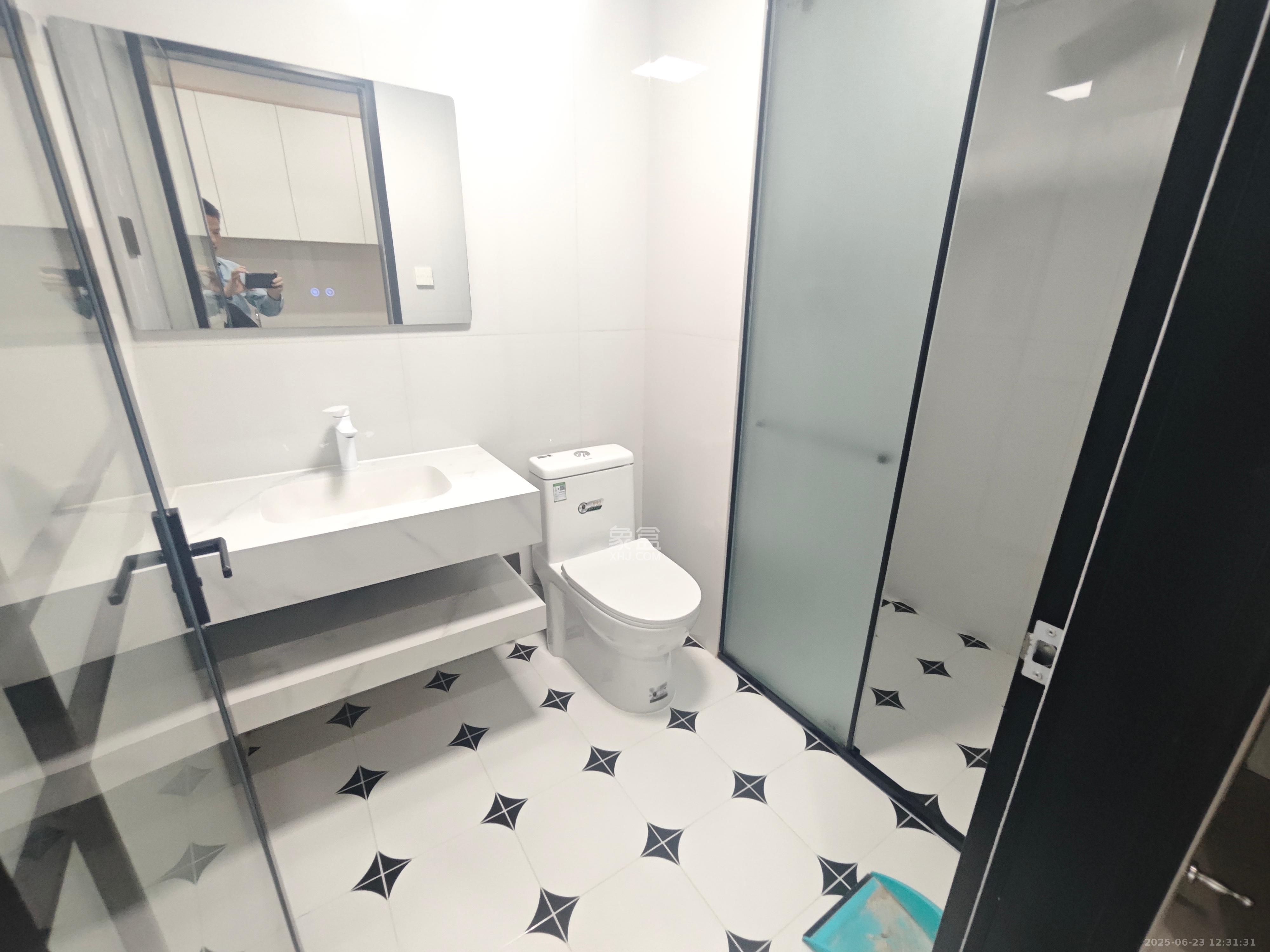 恒大珺悦府 1室1厅2卫 1700.0元/月 恒大珺悦府 1室1厅2卫 1700.0元/月室内图