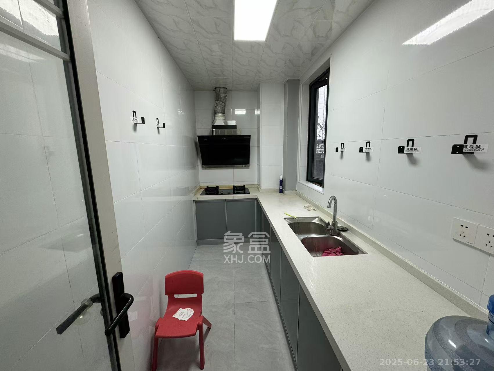 金湘苑(星澜之悦) 4室2厅2卫 2100.0元/月 金湘苑(星澜之悦) 4室2厅2卫 2100.0元/月室内图