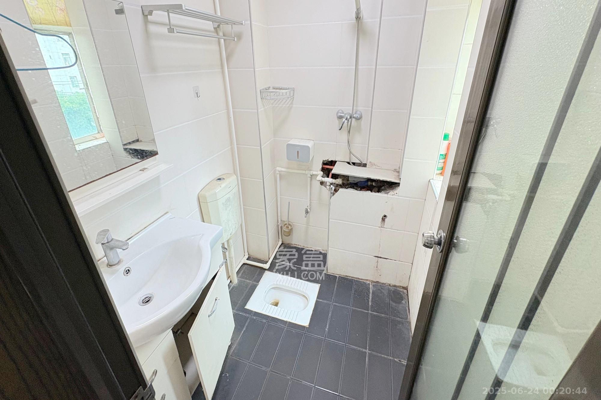 雍景园 3室2厅2卫 129.0万 雍景园 3室2厅2卫 129.0万卫生间