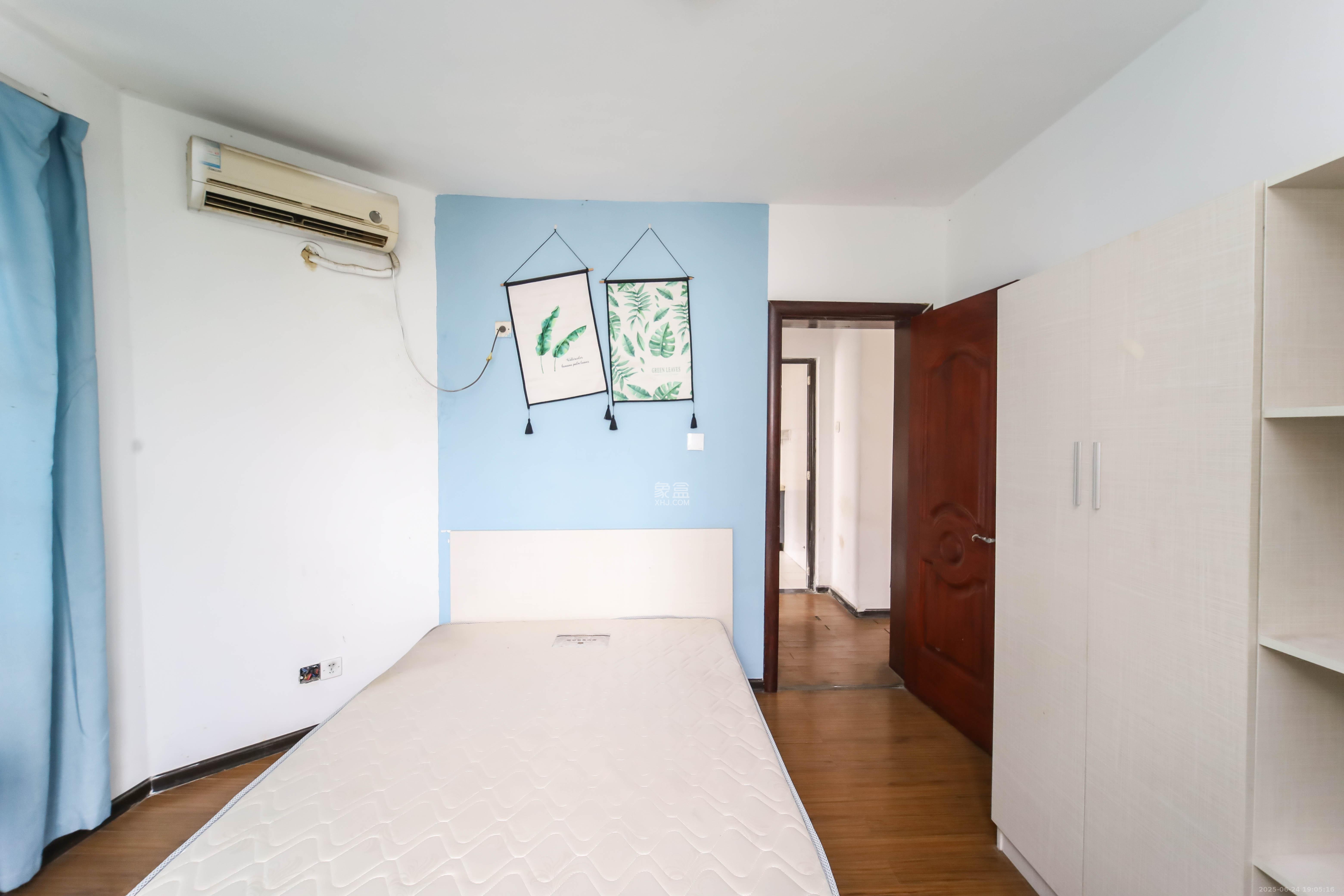 东方新城 5室2厅2卫 80.0万 东方新城 5室2厅2卫 80.0万卧室