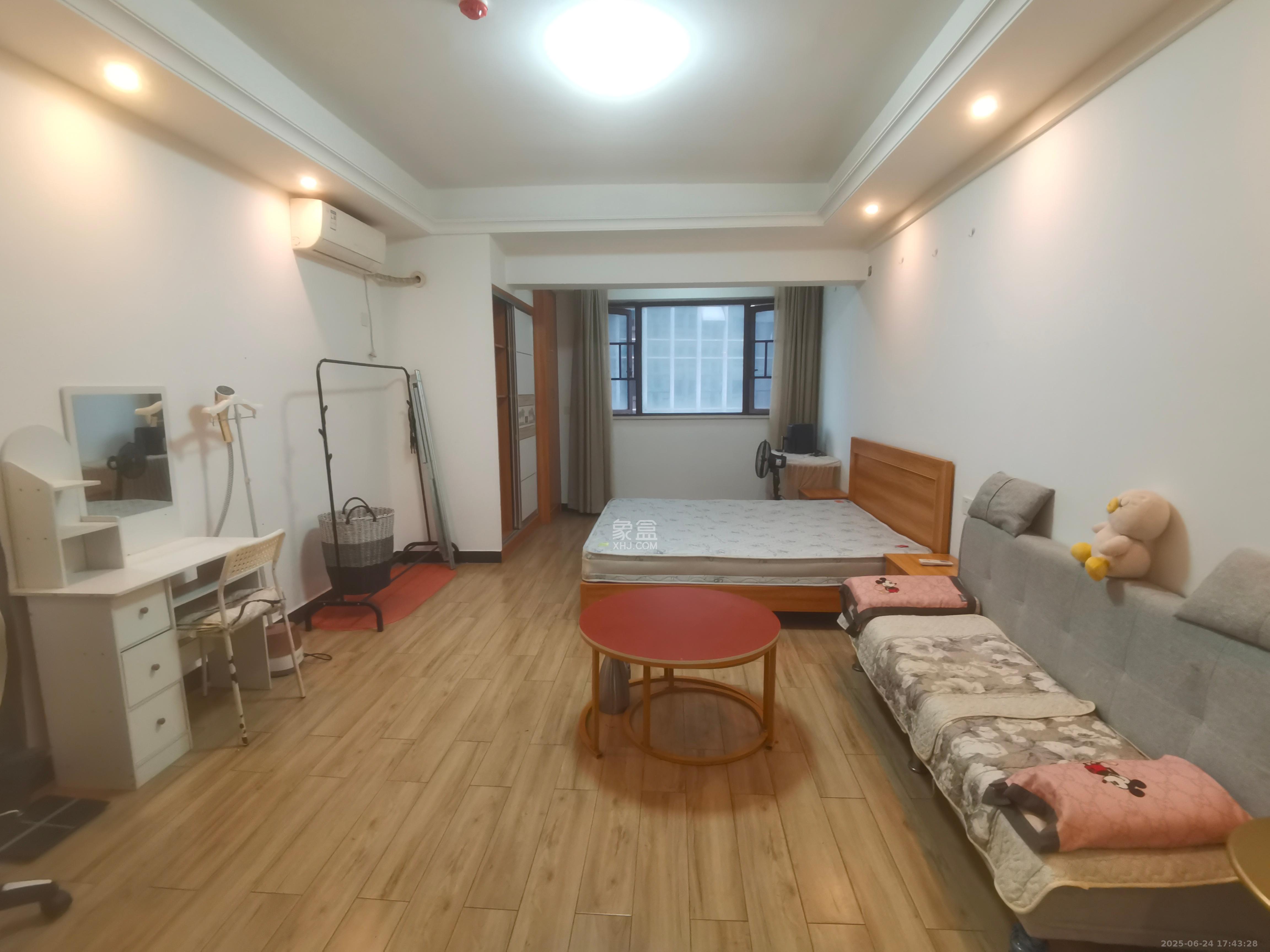 东友星座  1室1厅1卫   2200.00元/月室内图