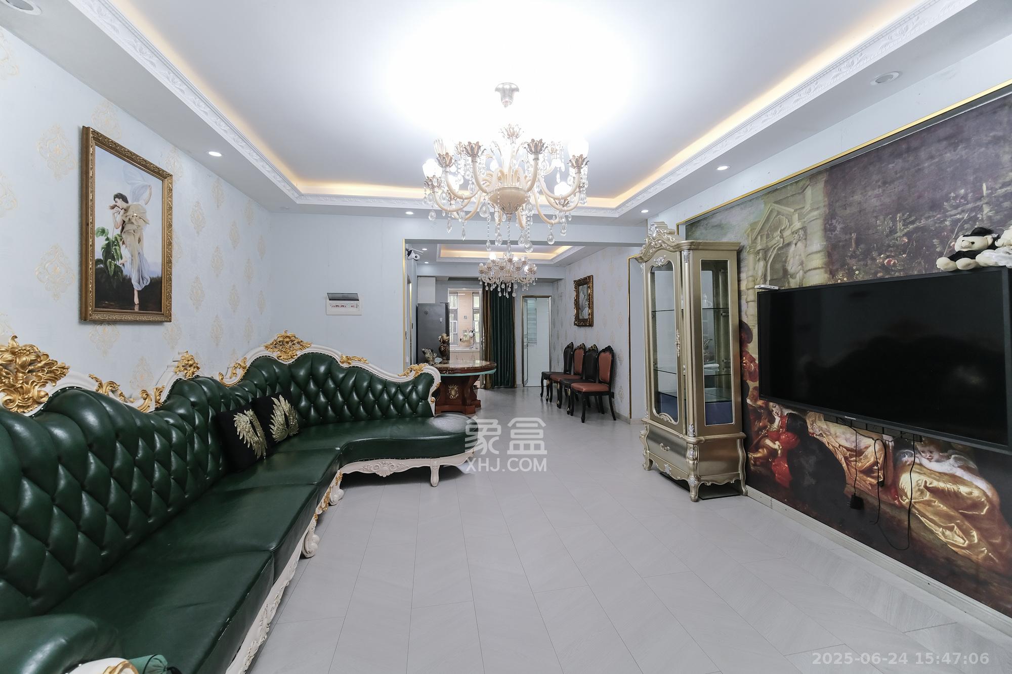 郡原居里 2室2厅1卫 69.90万 郡原居里 2室2厅1卫 69.90万客厅