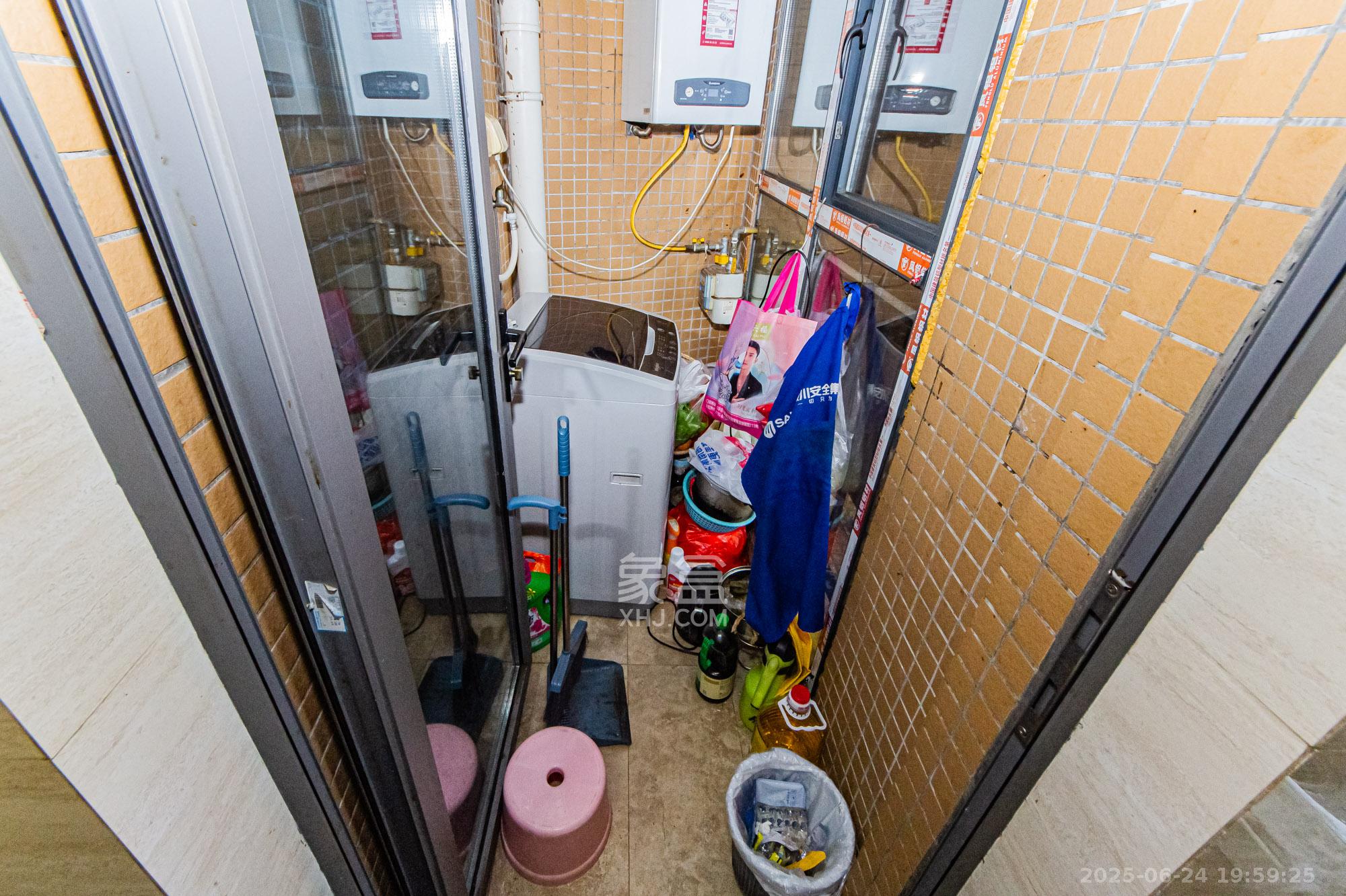 珠江郦城探香里  3室2厅2卫    79.0万 珠江郦城探香里  3室2厅2卫    79.0万阳台