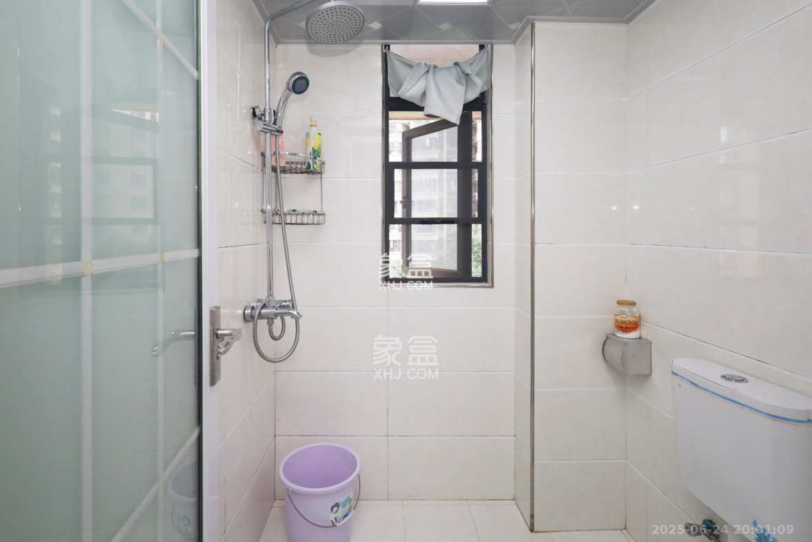 恒鑫山水卿卿  3室2厅2卫    105.0万 恒鑫山水卿卿  3室2厅2卫    105.0万卫生间