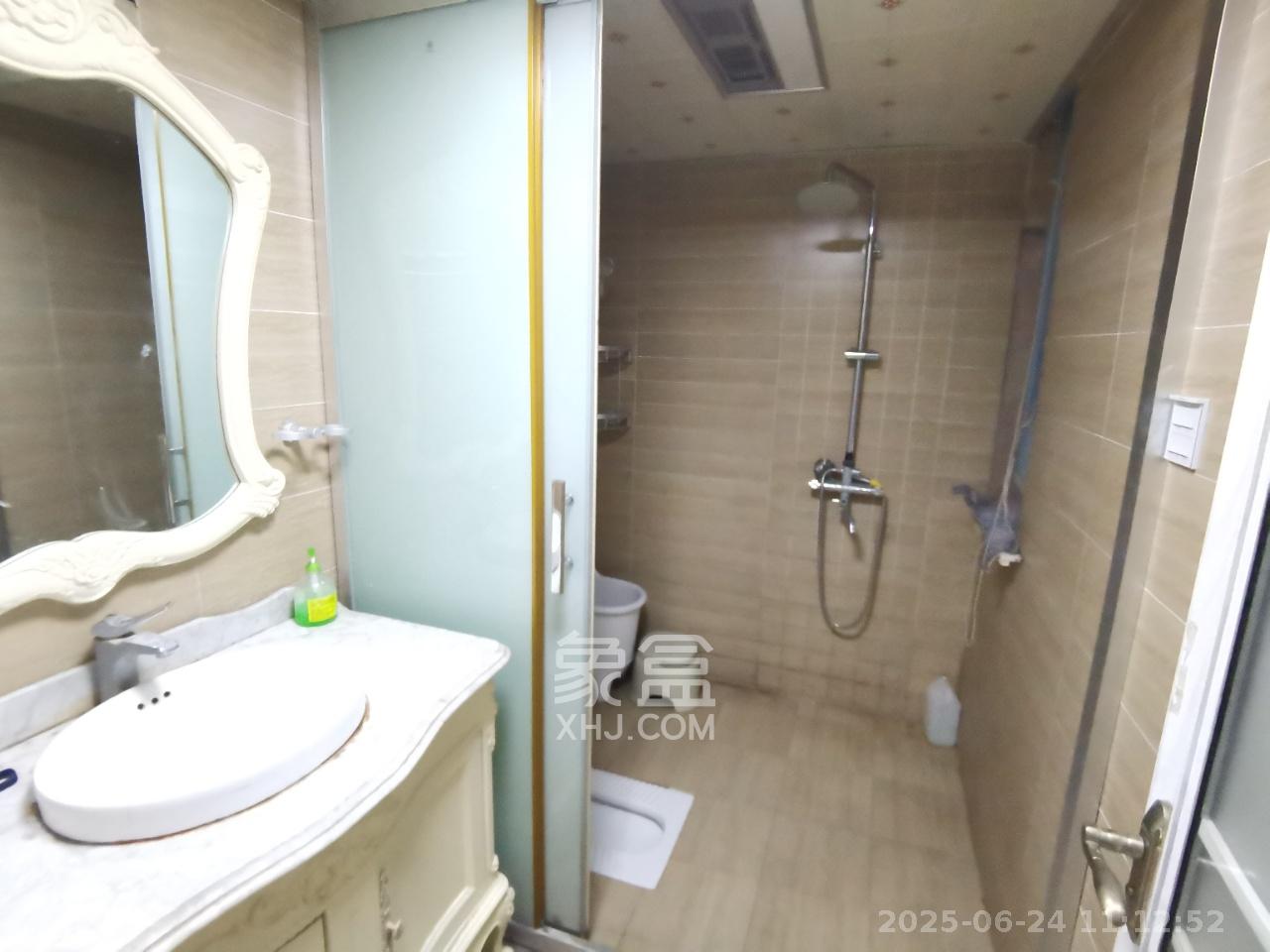 幸福庄园  3室2厅1卫   1600.00元/月室内图