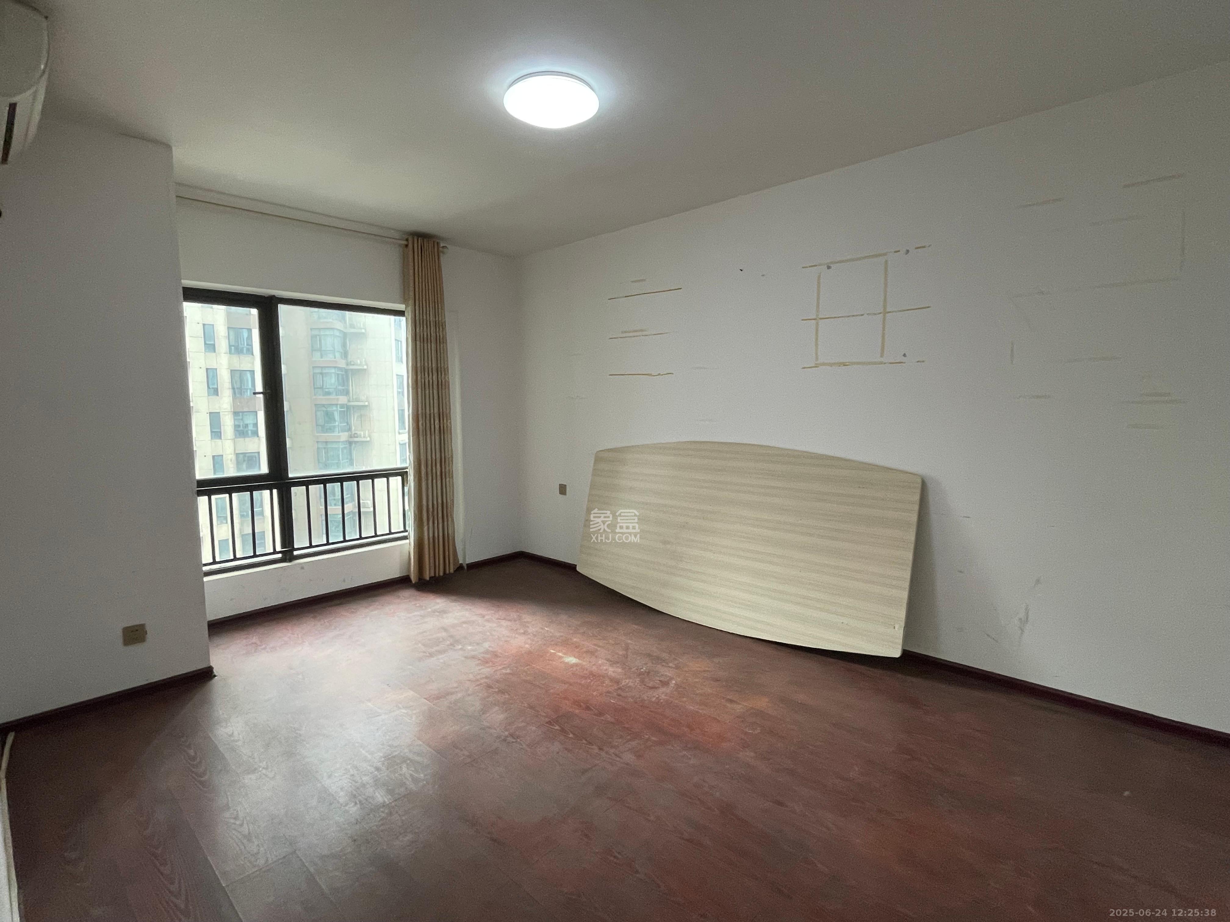 达美D6区 4室2厅2卫 3300.0元/月 达美D6区 4室2厅2卫 3300.0元/月室内图