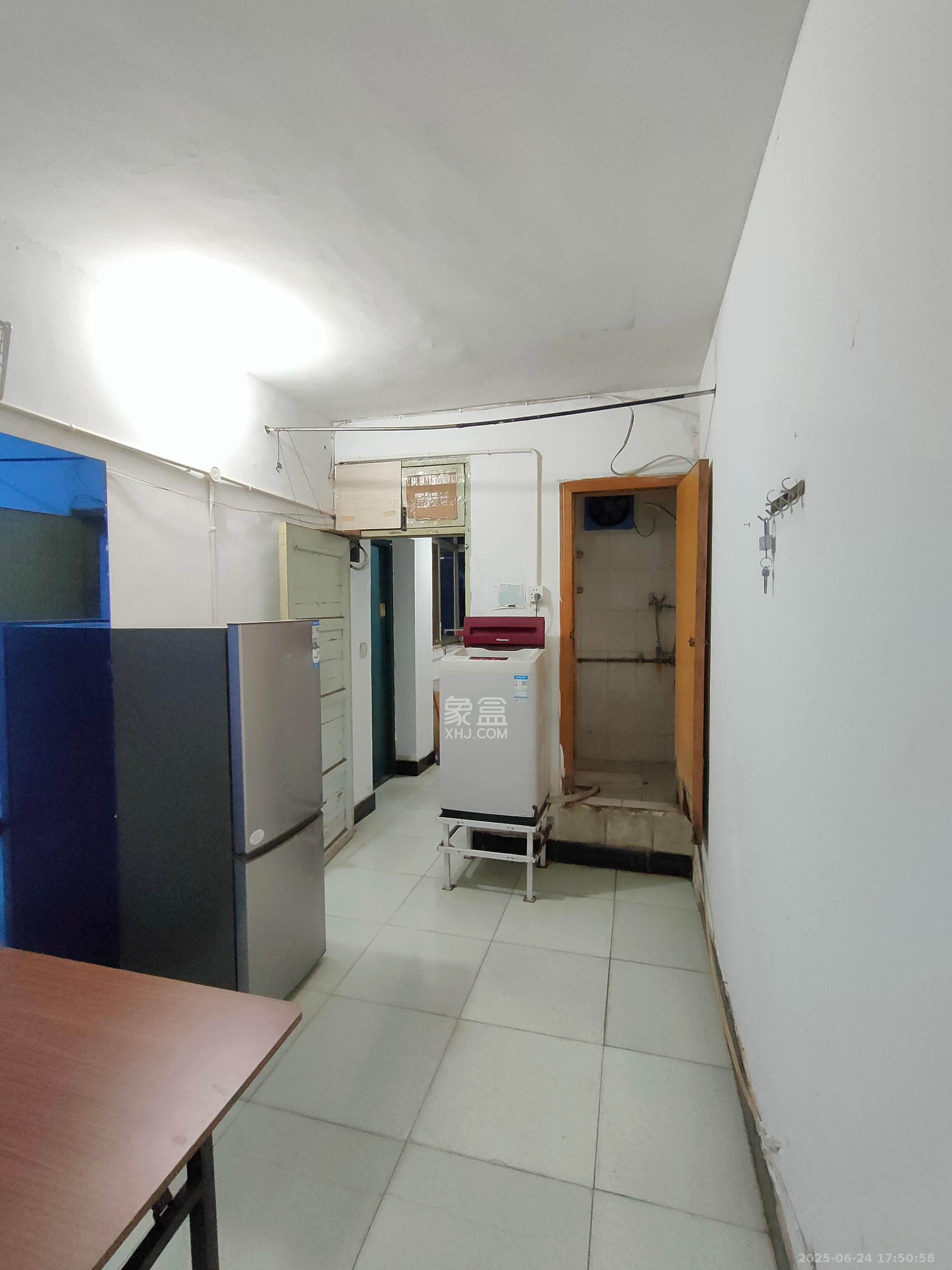 涂家冲社区(涂新小区、农商银行宿舍) 1室1厅1卫 750.0元/月 涂家冲社区(涂新小区、农商银行宿舍) 1室1厅1卫 750.0元/月室内图