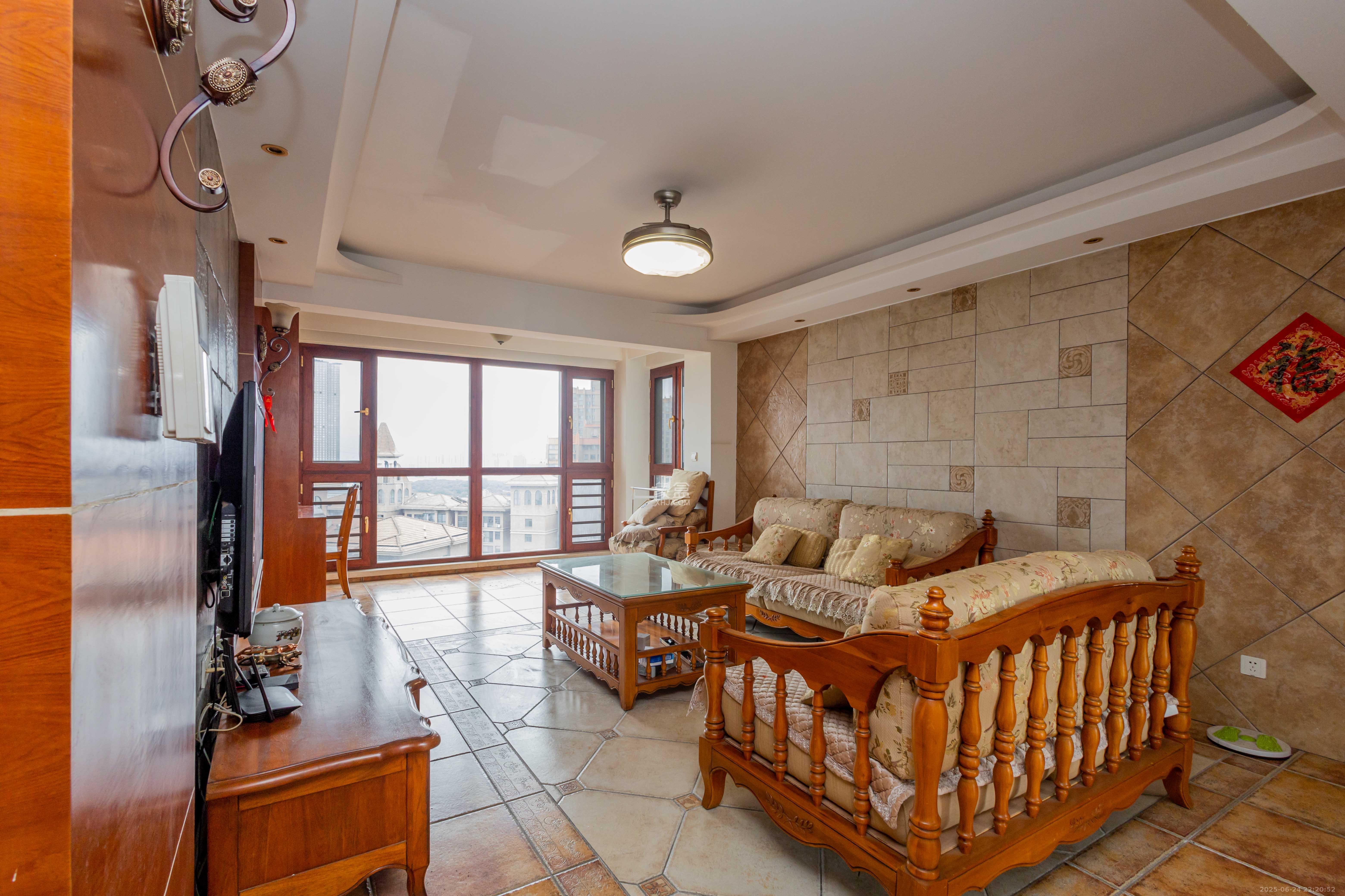 康桥长郡 4室2厅2卫 110.0万 康桥长郡 4室2厅2卫 110.0万客厅