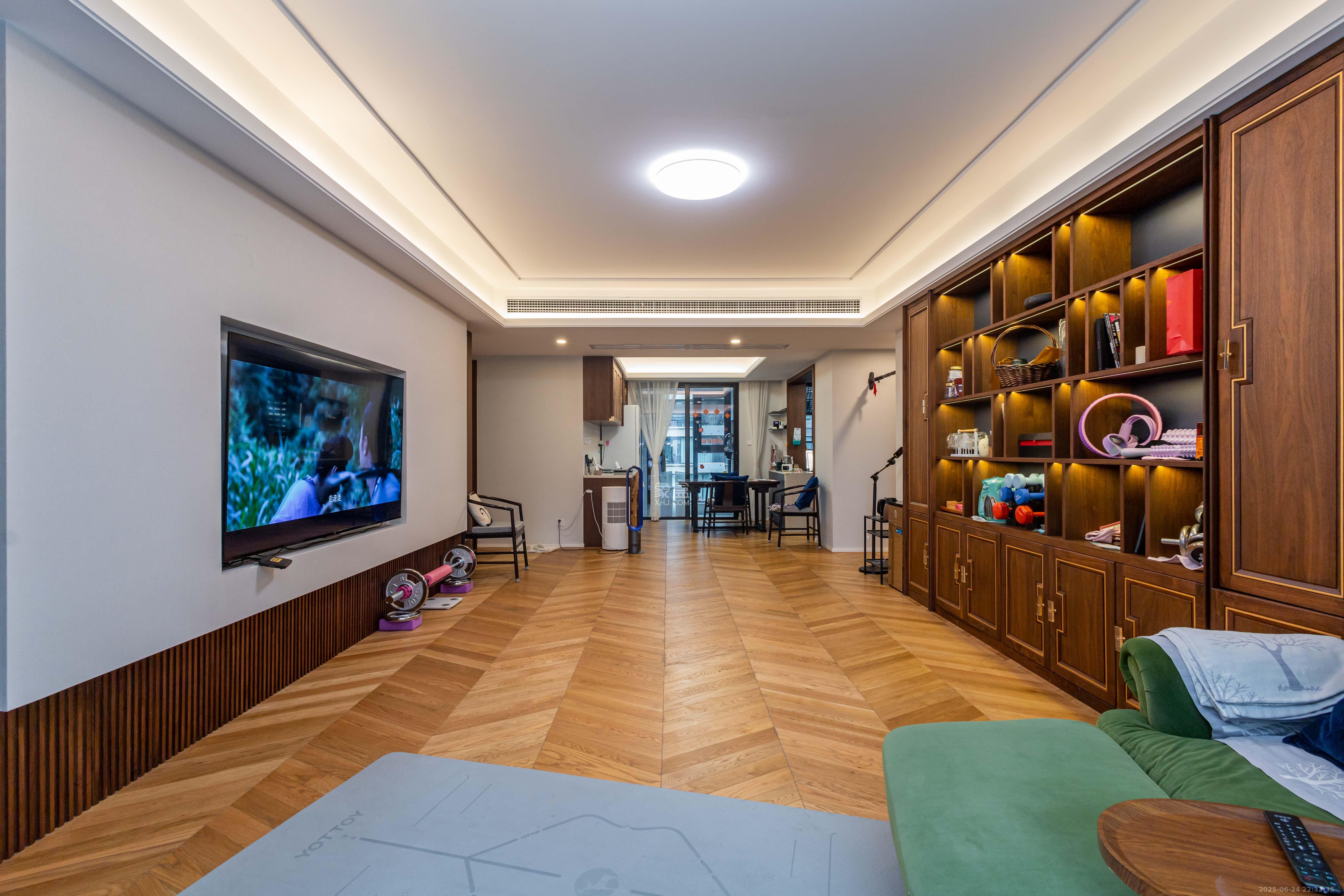 金茂建发观悦  4室2厅3卫    305.0万客厅