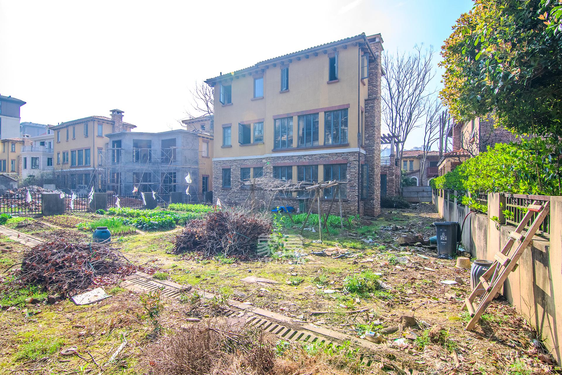 中粮北纬28°别墅  8室2厅6卫    1050.0万 中粮北纬28°别墅  8室2厅6卫    1050.0万其他