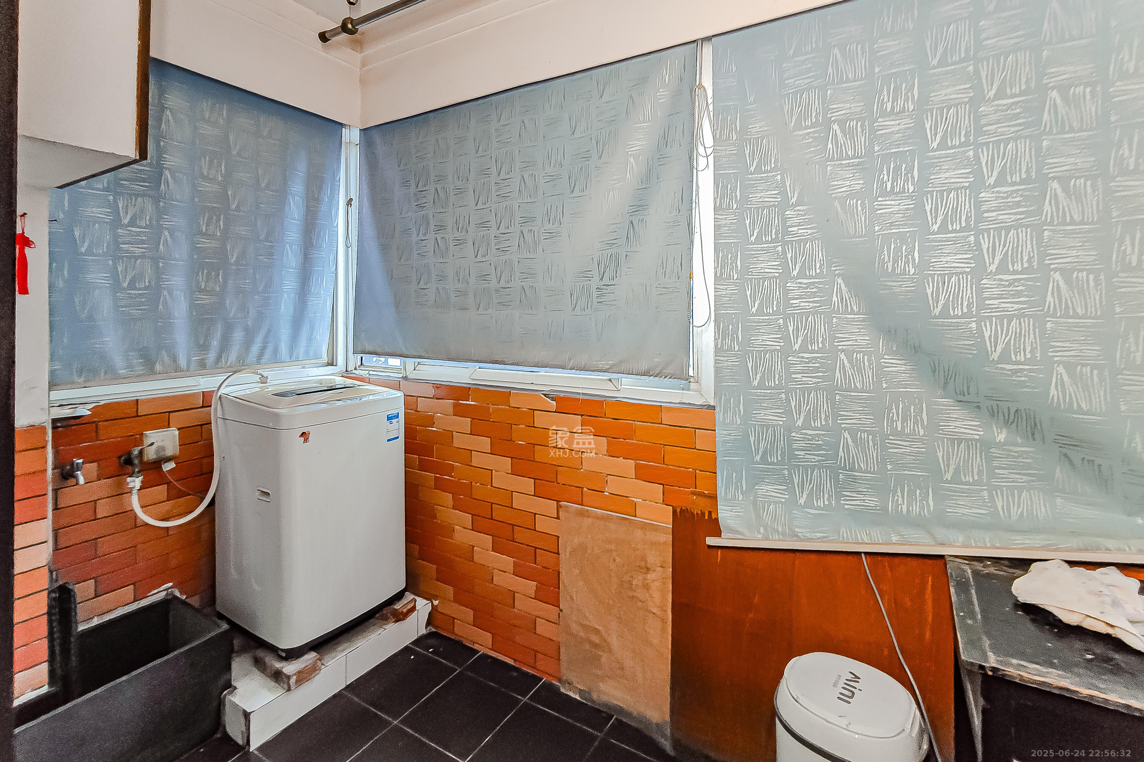 森宇佳园 3室2厅2卫 75.0万 森宇佳园 3室2厅2卫 75.0万阳台