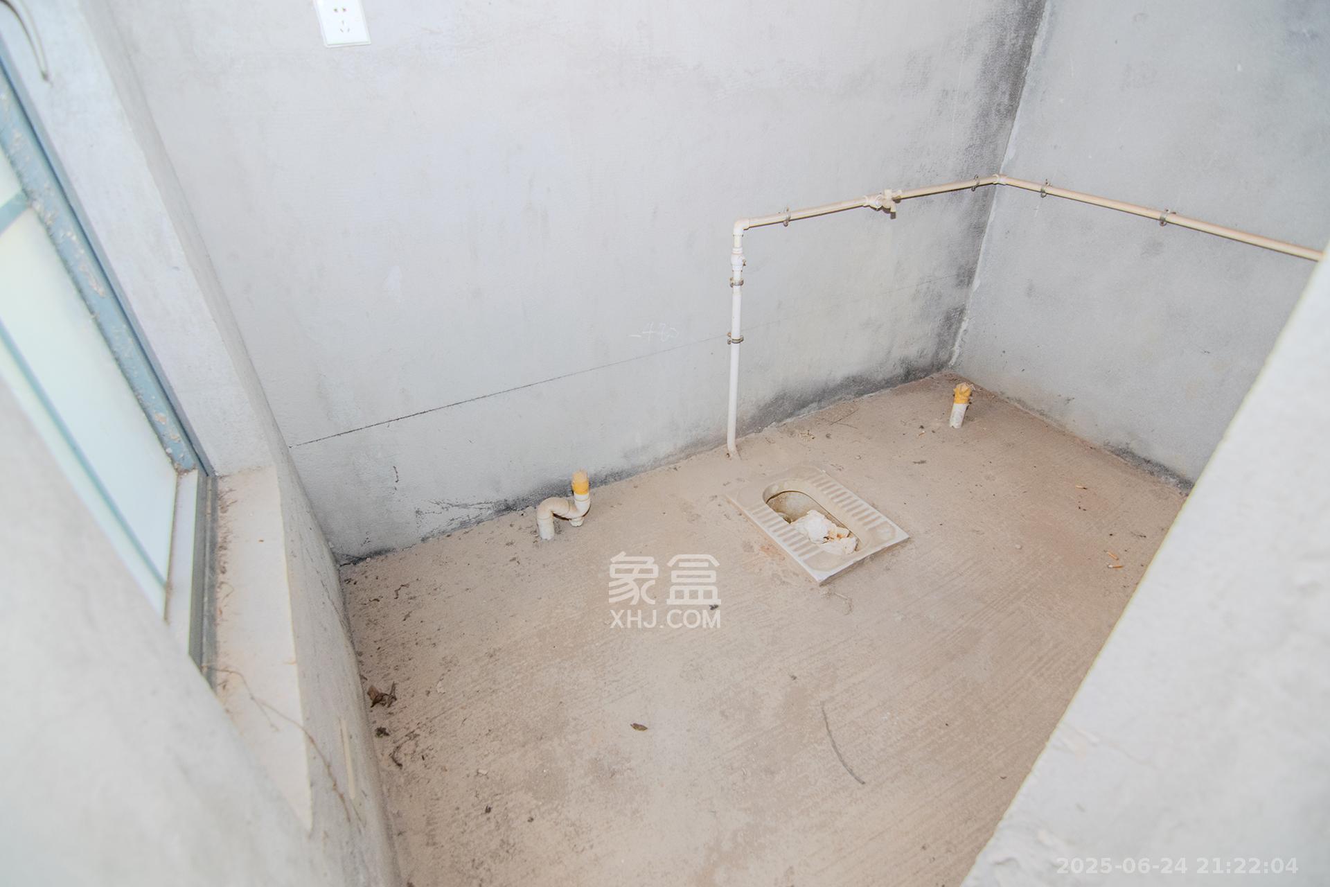 中粮北纬28°别墅  8室2厅6卫   1050.00万其他