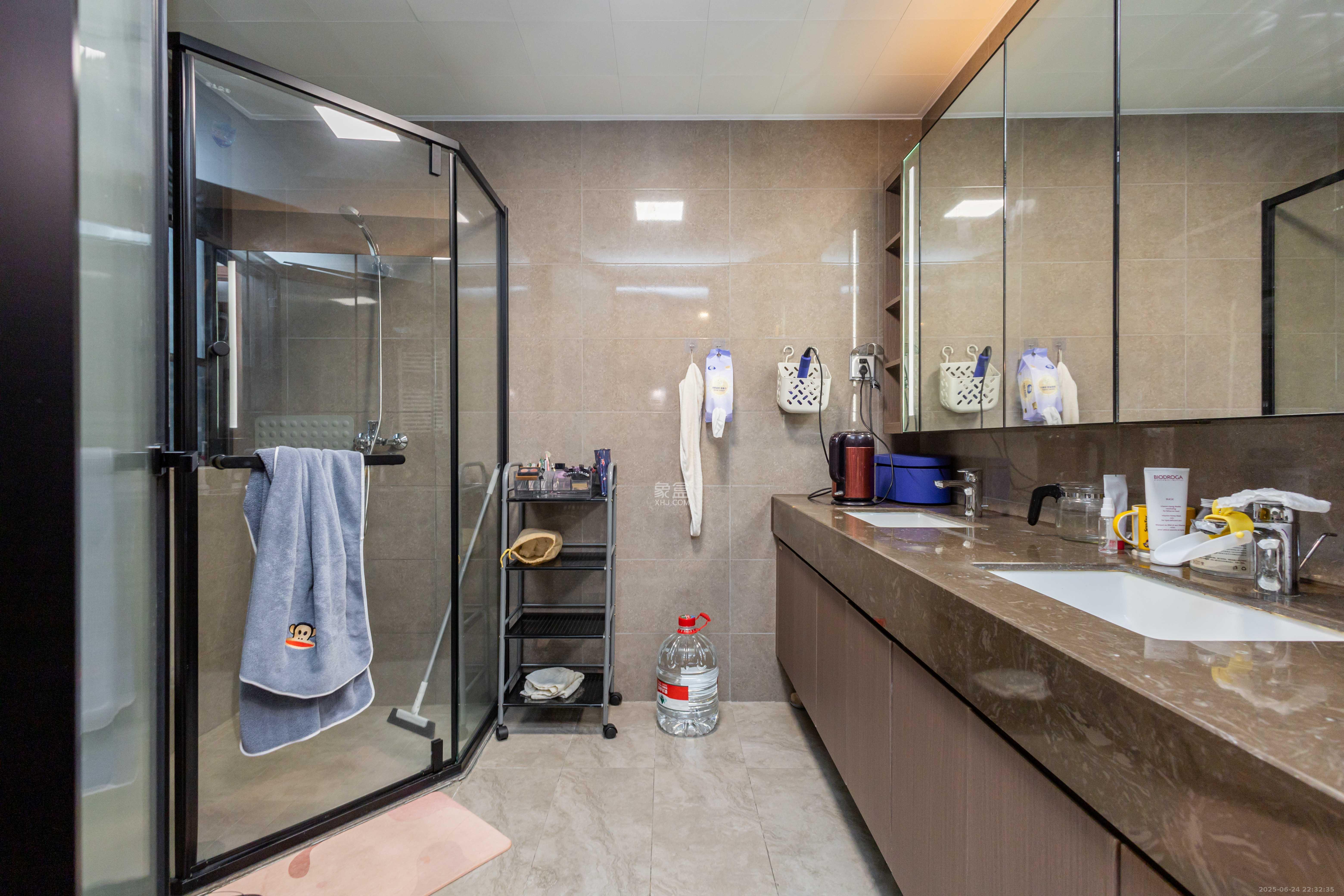 金茂建发观悦  4室2厅3卫    305.0万卫生间