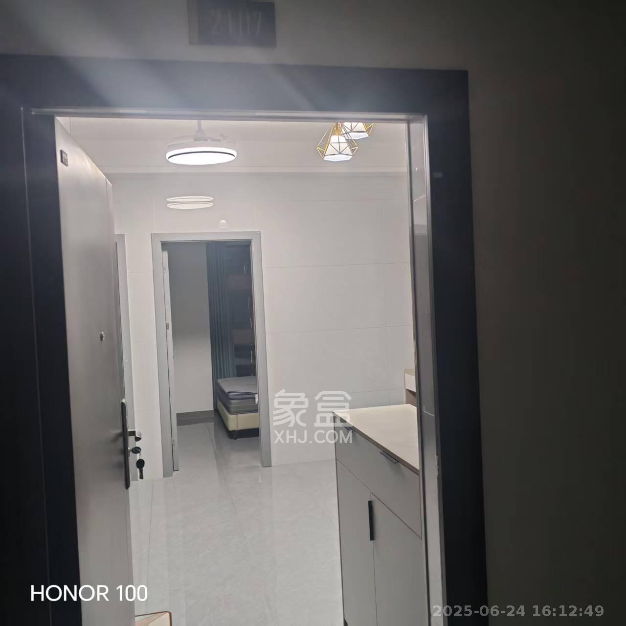 鄱阳汇金中心  1室0厅0卫    1800.0元/月
