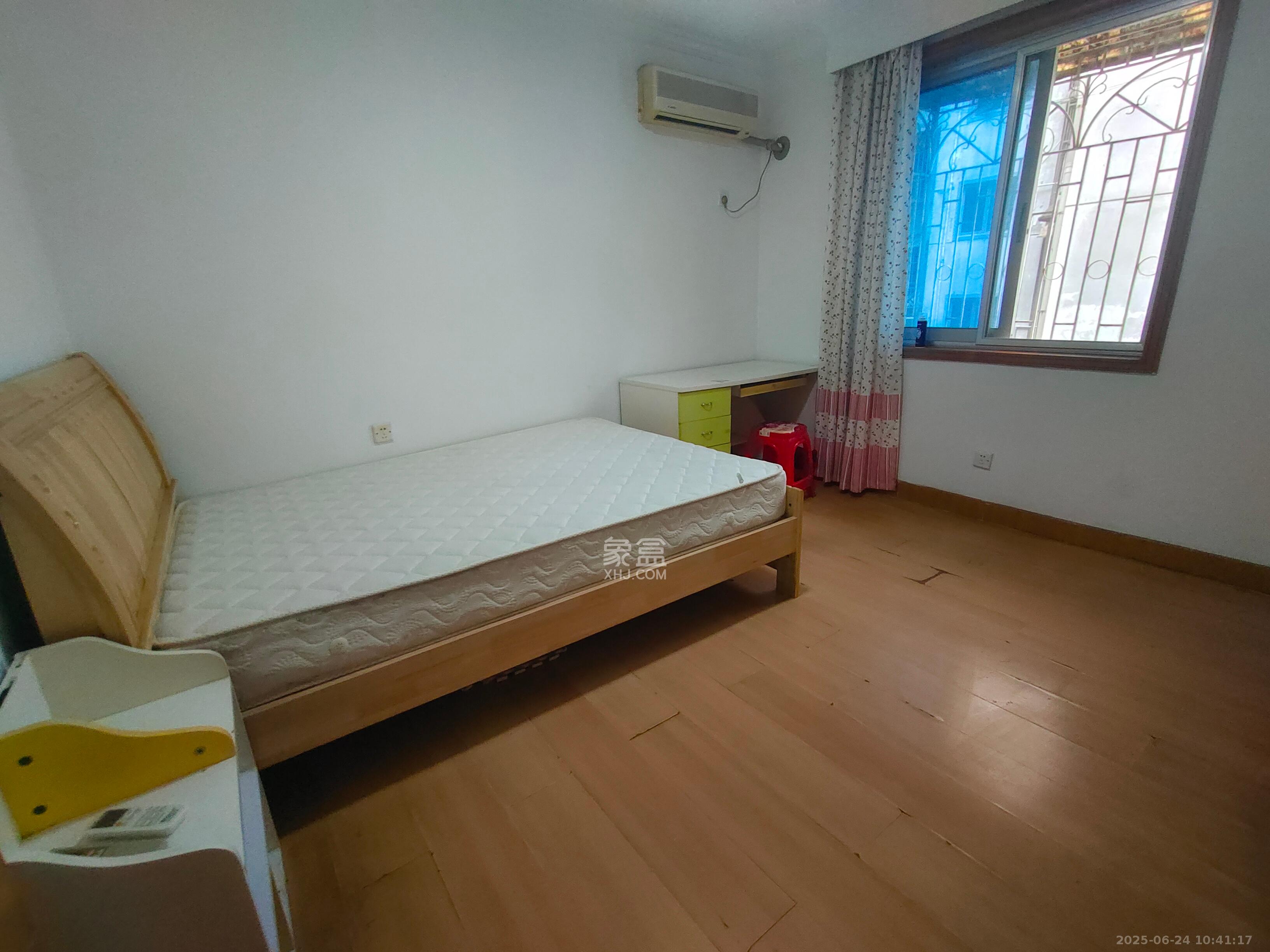 鸿园小区 3室1厅1卫 2200.0元/月 鸿园小区 3室1厅1卫 2200.0元/月室内图