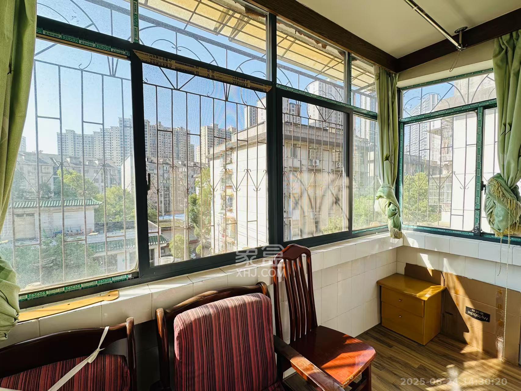 广厦新村  3室2厅2卫    2400.0元/月 广厦新村  3室2厅2卫    2400.0元/月室内图1