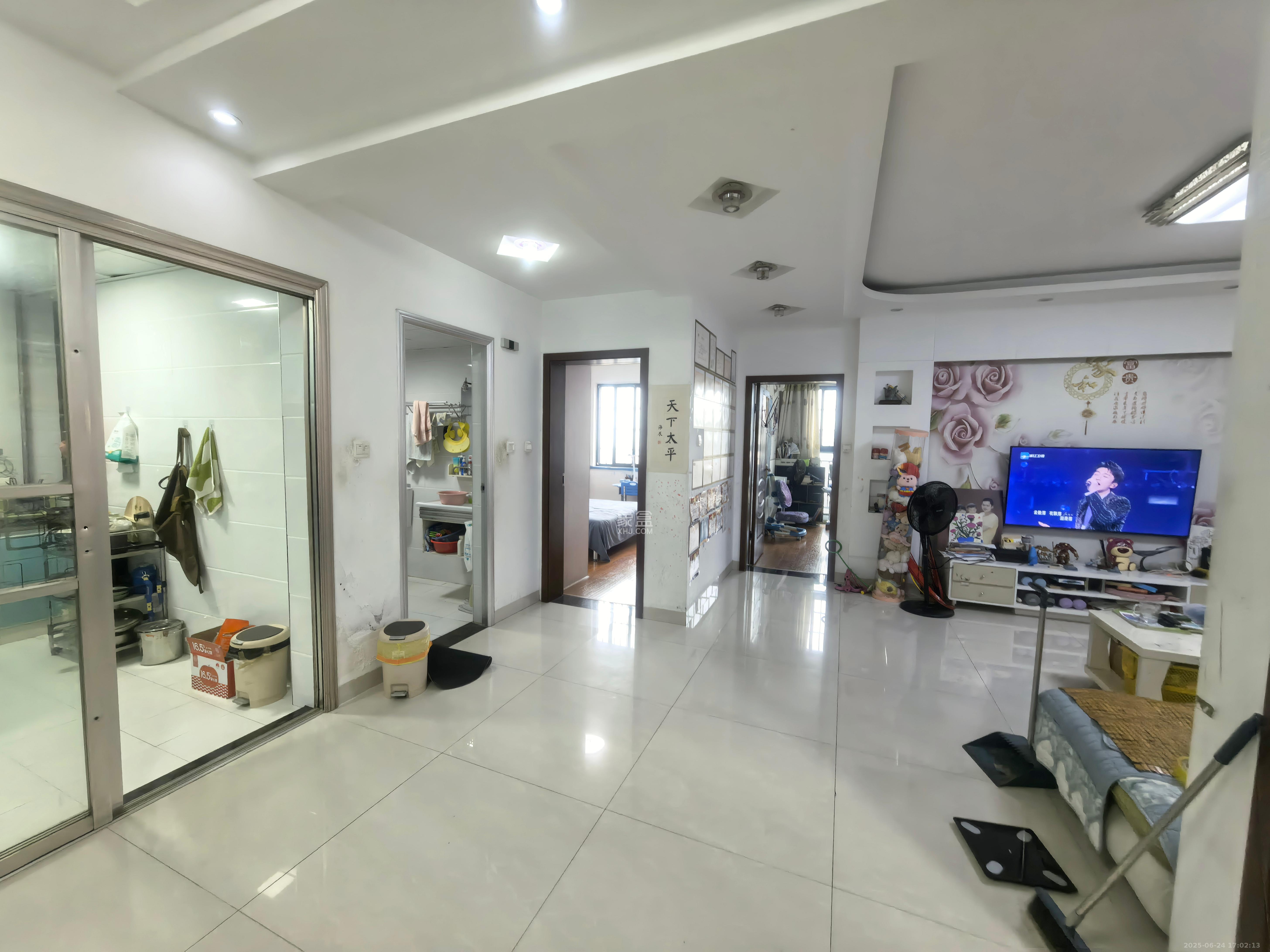 幸福郡音乐花园 3室2厅1卫 45.0万 幸福郡音乐花园 3室2厅1卫 45.0万客厅