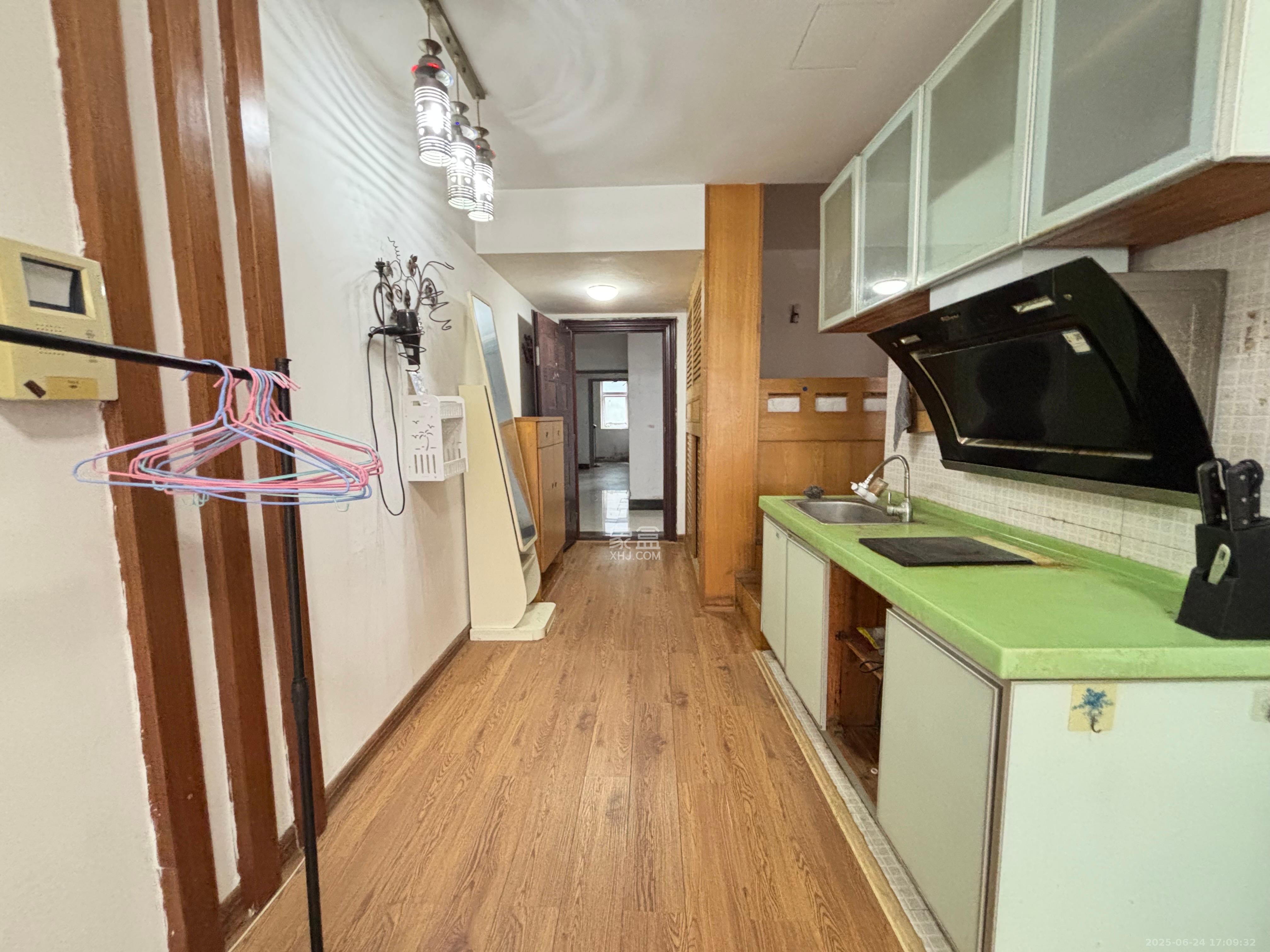 未来城科学家园 1室1厅1卫 1500.0元/月 未来城科学家园 1室1厅1卫 1500.0元/月室内图