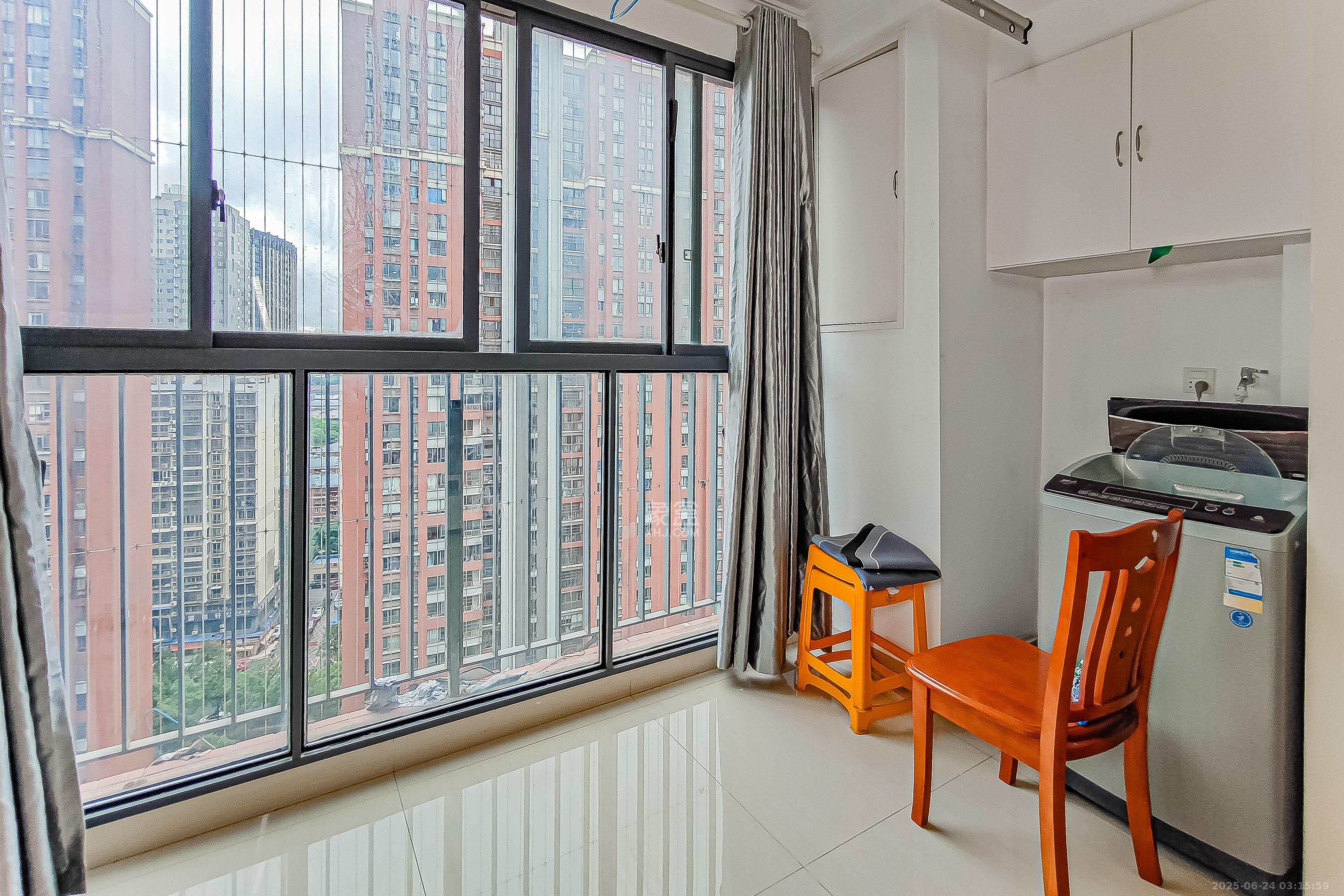 华润凤凰城二期 3室2厅1卫 66.8万 华润凤凰城二期 3室2厅1卫 66.8万阳台