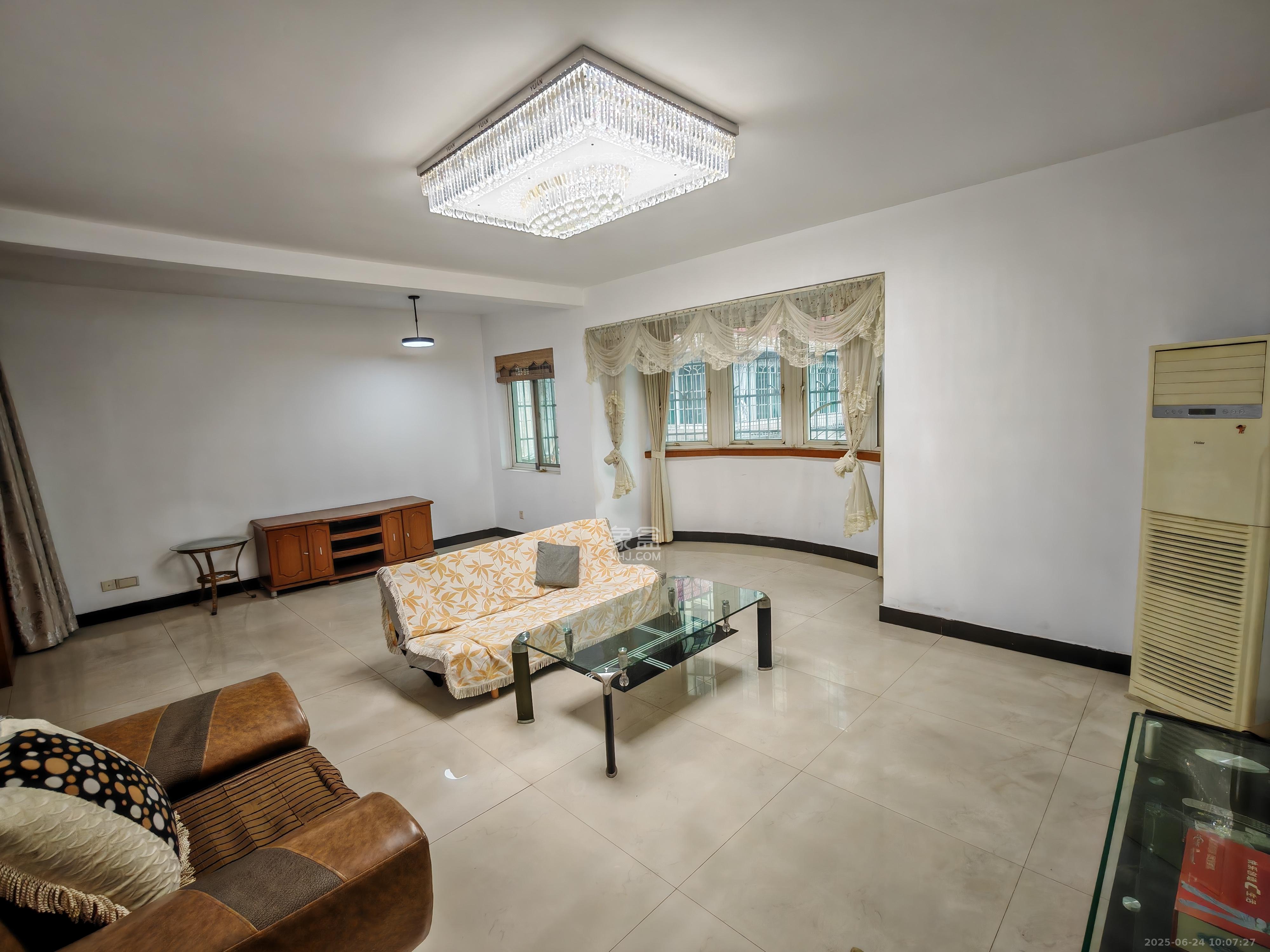 书院路散盘  3室2厅2卫    2000.0元/月 书院路散盘  3室2厅2卫    2000.0元/月室内图