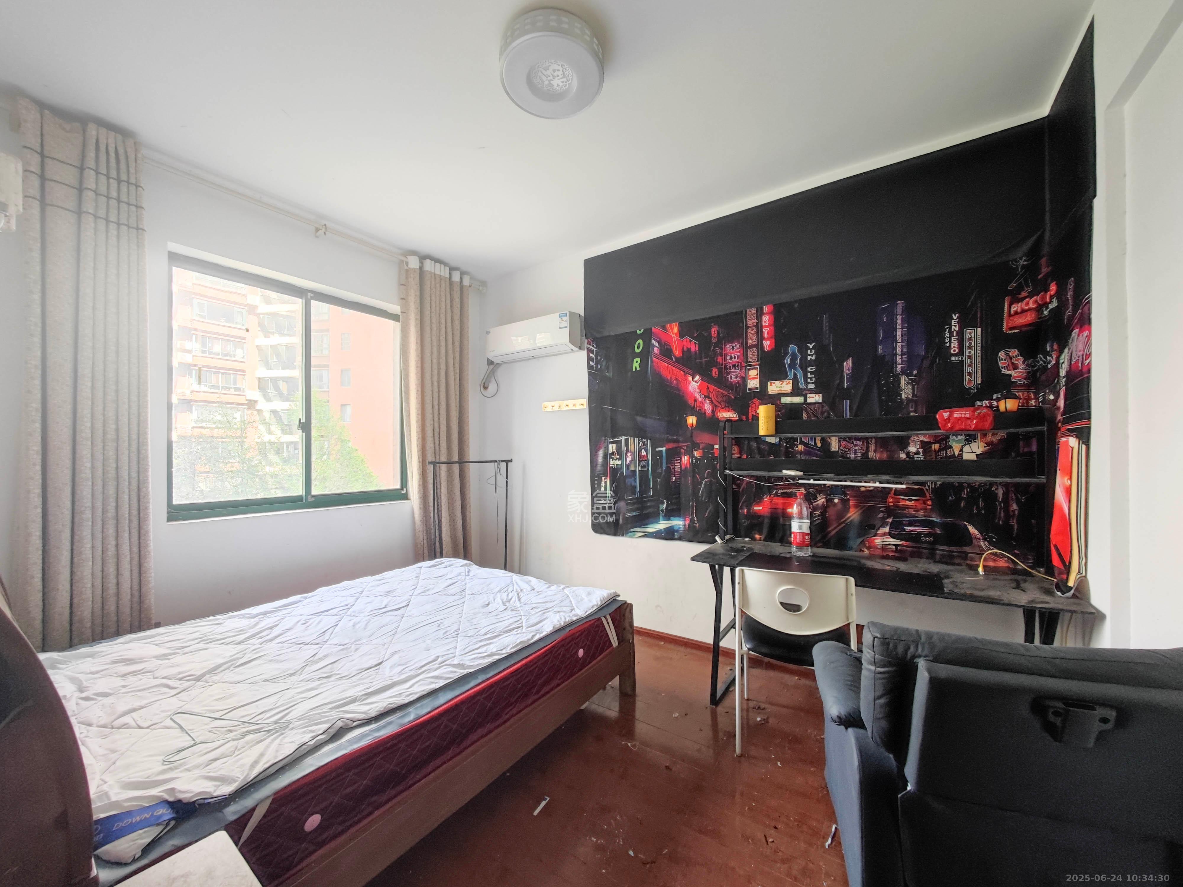 华盛世纪新城  3室2厅2卫    102.0万卧室