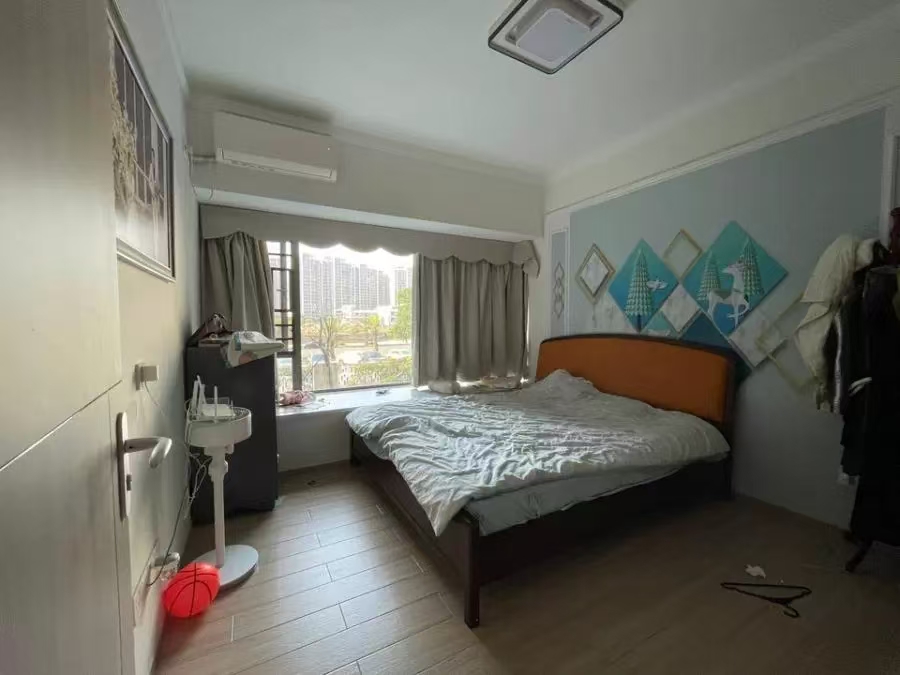 华侨城曦海岸1期  4室2厅2卫    165.0万 华侨城曦海岸1期  4室2厅2卫    165.0万室内图