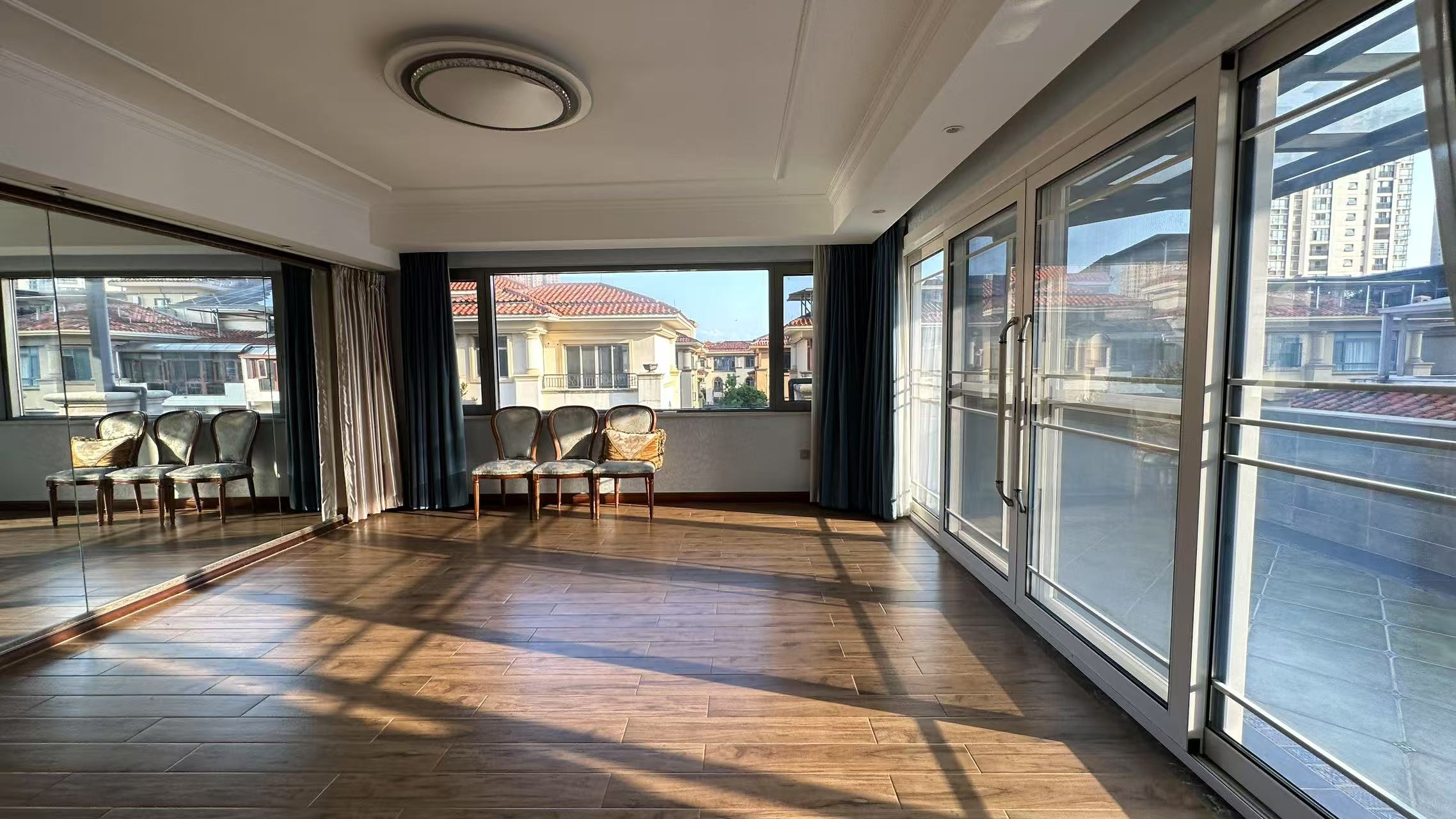 锦绣香江(湖湘文化城) 5室3厅3卫 398.0万 锦绣香江(湖湘文化城) 5室3厅3卫 398.0万室内图