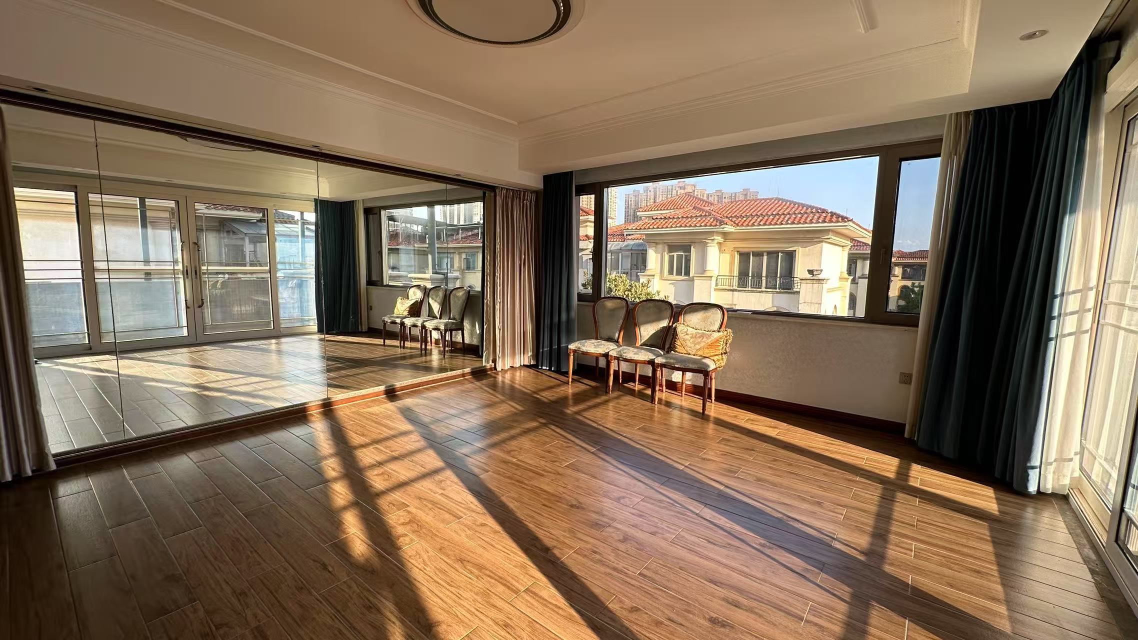 锦绣香江(湖湘文化城) 5室3厅3卫 398.0万 锦绣香江(湖湘文化城) 5室3厅3卫 398.0万室内图