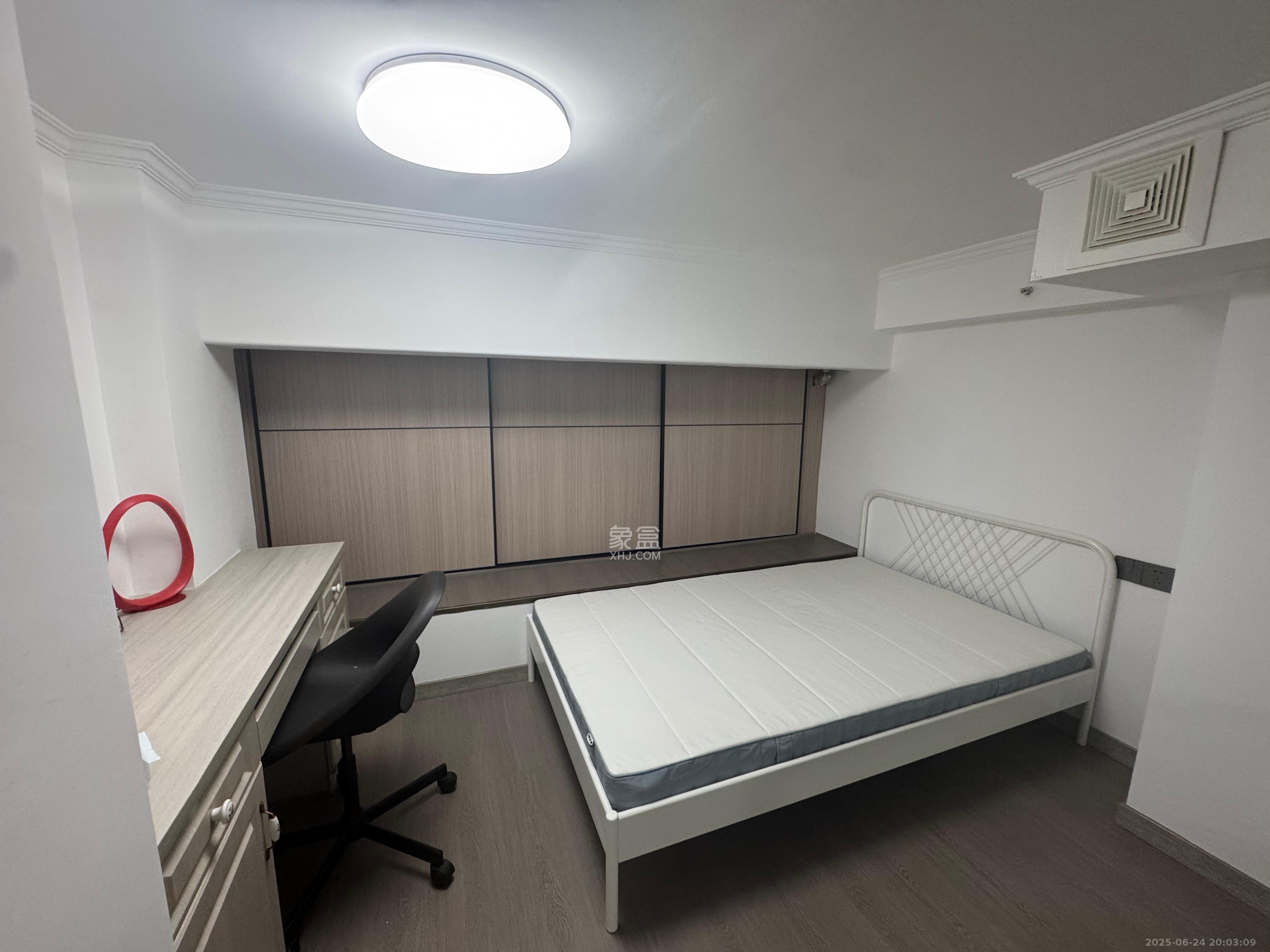 龙湖铂金岛  2室1厅1卫    2400.0元/月室内图