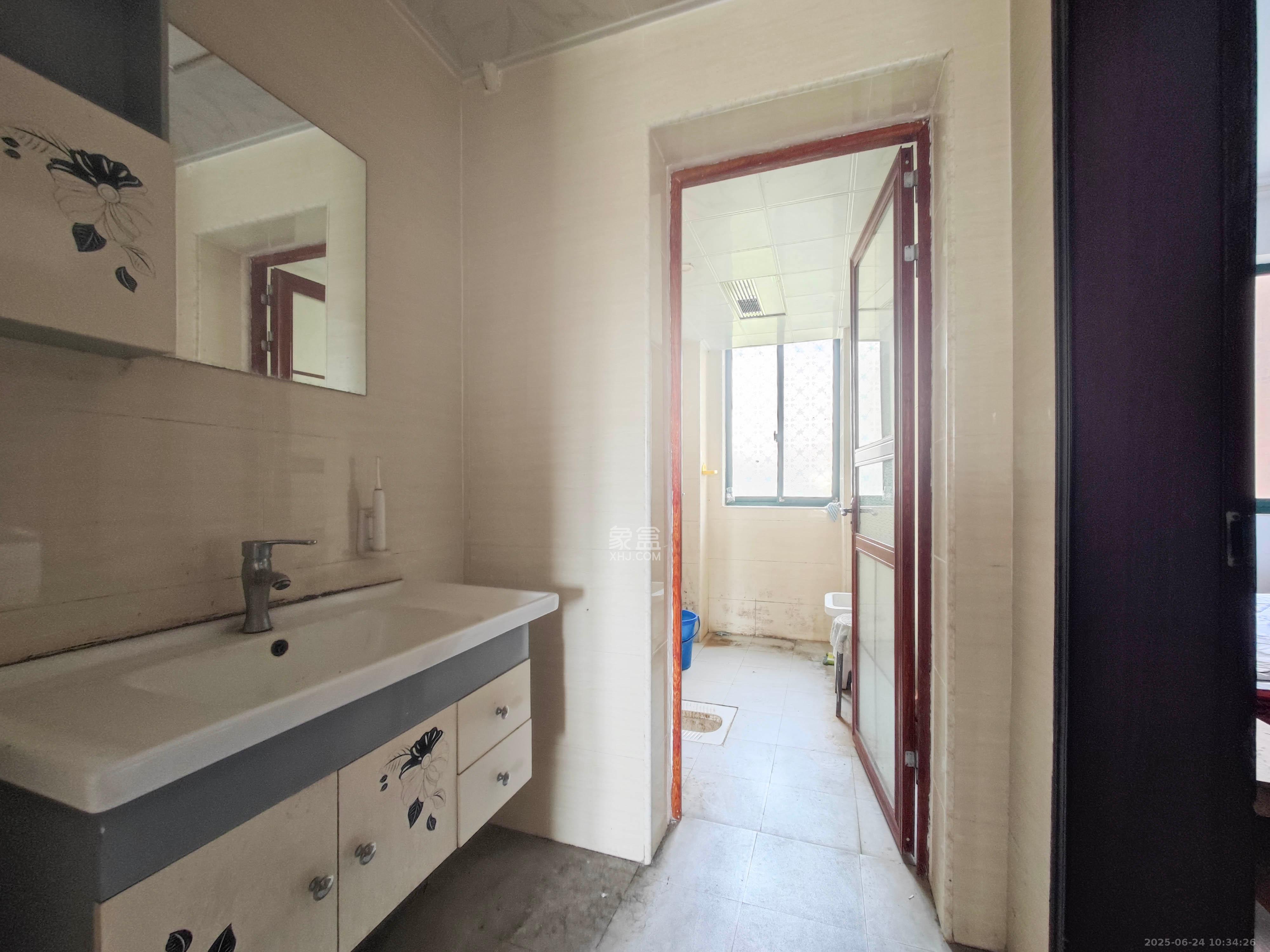 华盛世纪新城  3室2厅2卫    102.0万卫生间