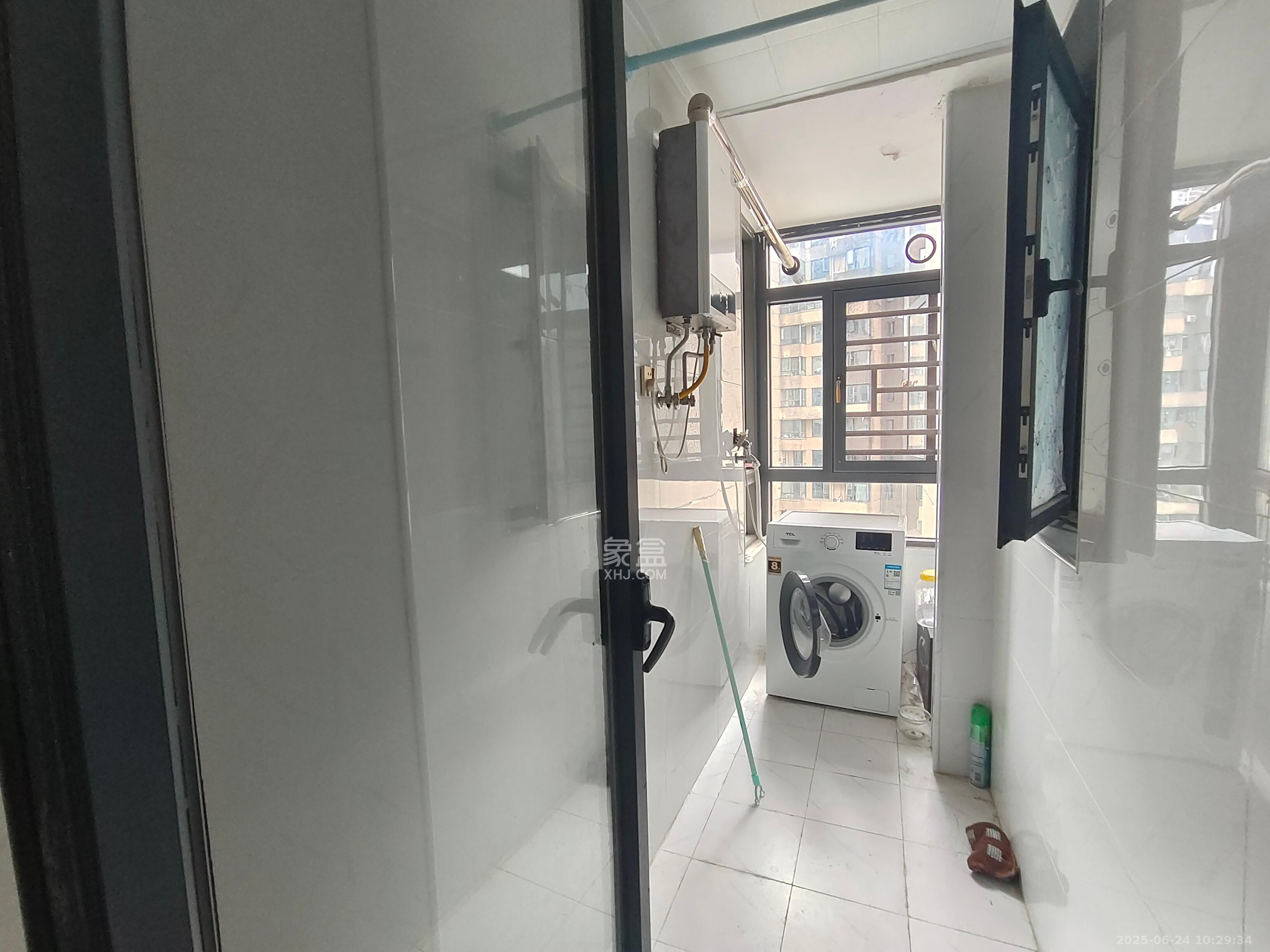 长房时代城  3室2厅2卫    3200.0元/月室内图