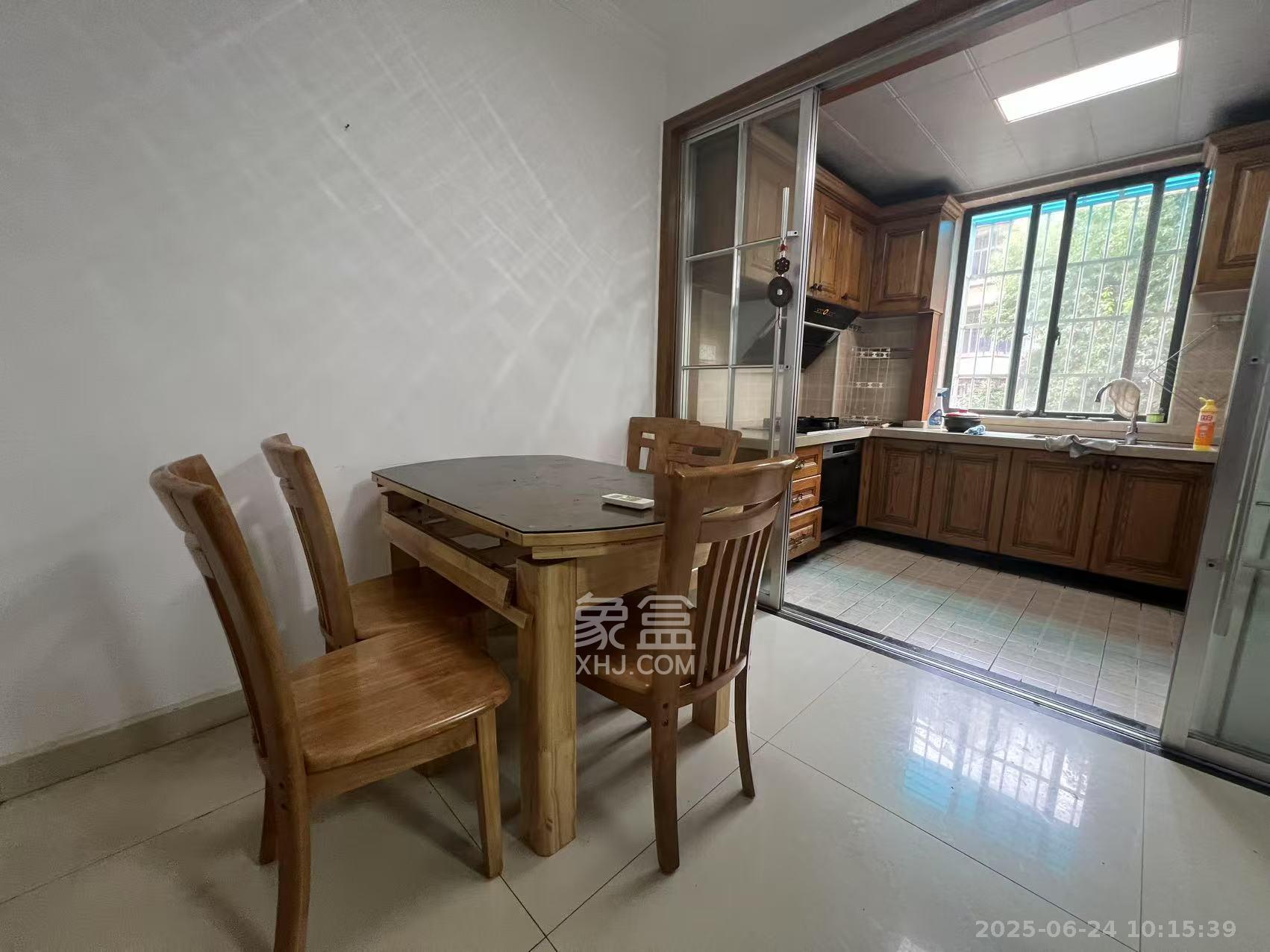 鸿景苑  3室2厅2卫   3600.00元/月室内图