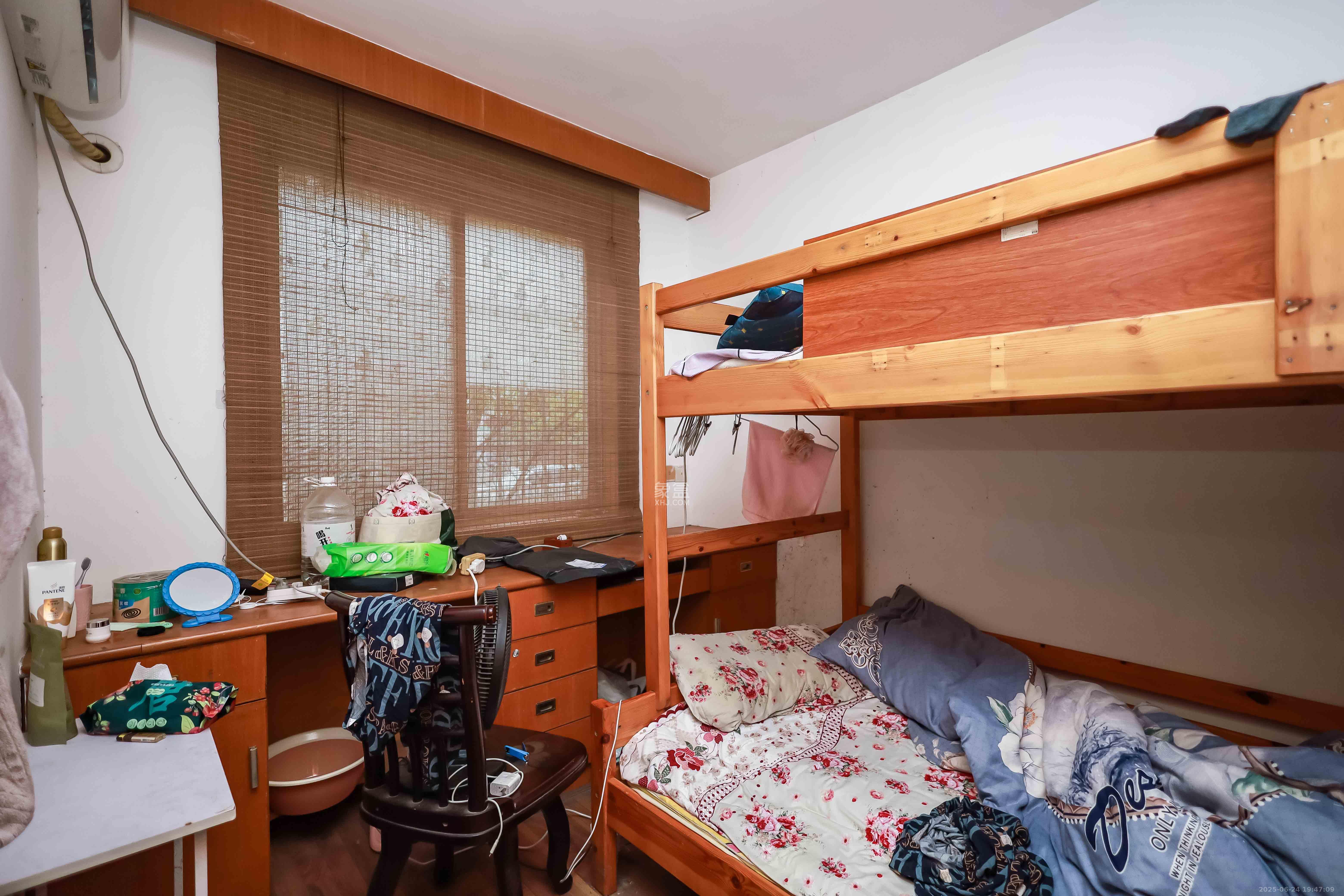 咸嘉新村嘉兴苑  3室2厅1卫    72.0万 咸嘉新村嘉兴苑  3室2厅1卫    72.0万卧室