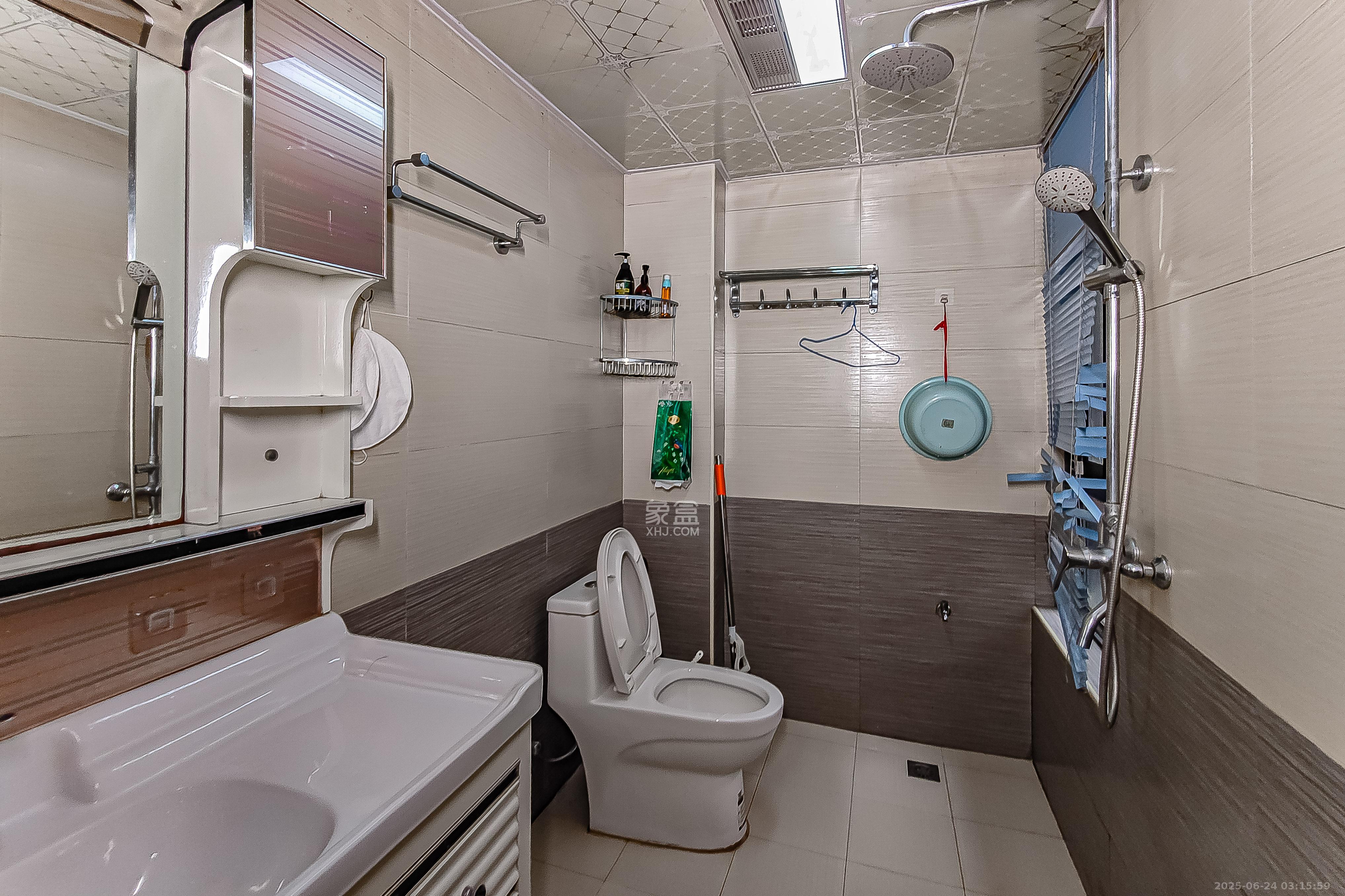 华润凤凰城二期 3室2厅1卫 66.8万 华润凤凰城二期 3室2厅1卫 66.8万卫生间